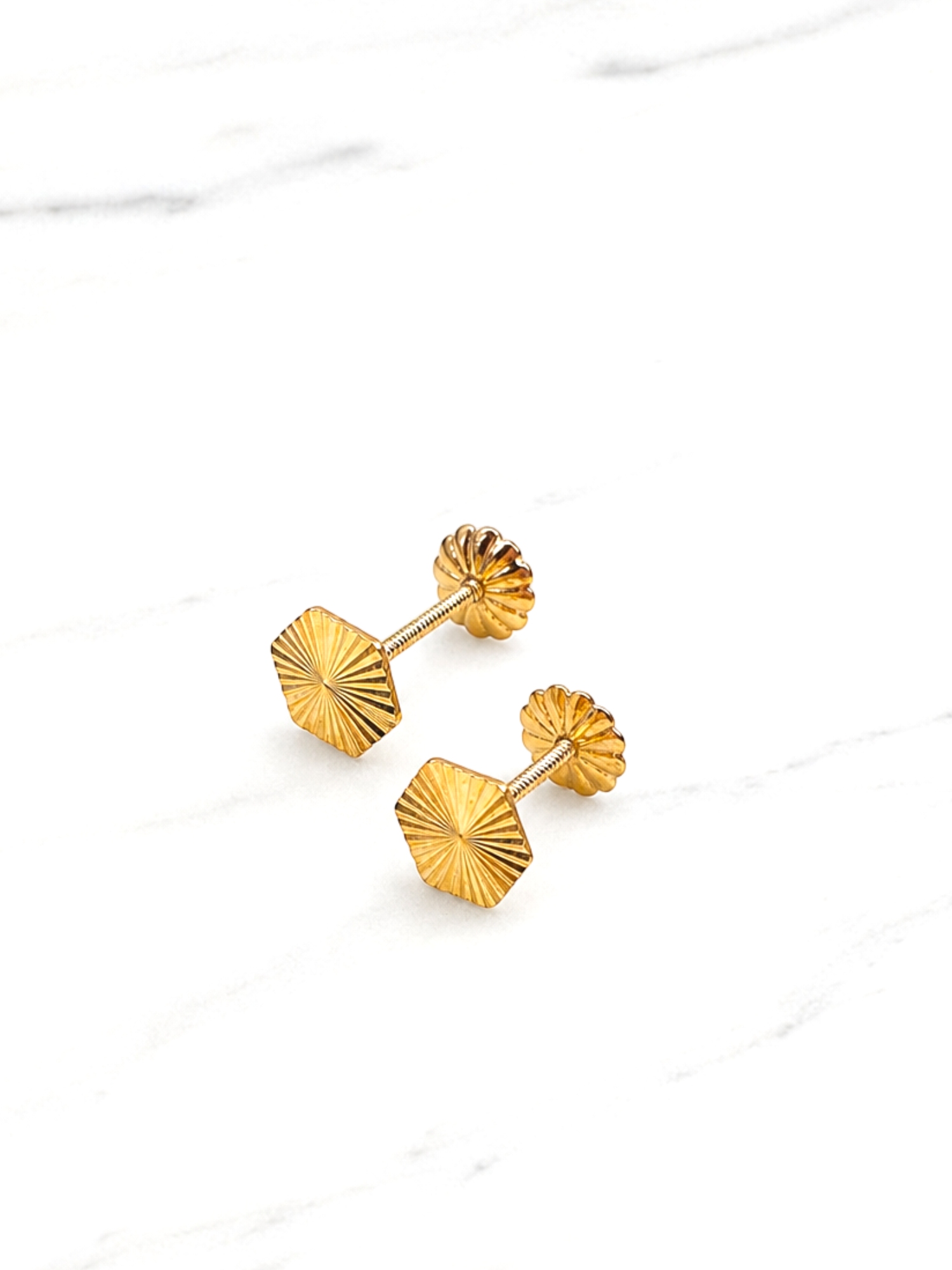 Aros rombo tallados Oro 18k 2