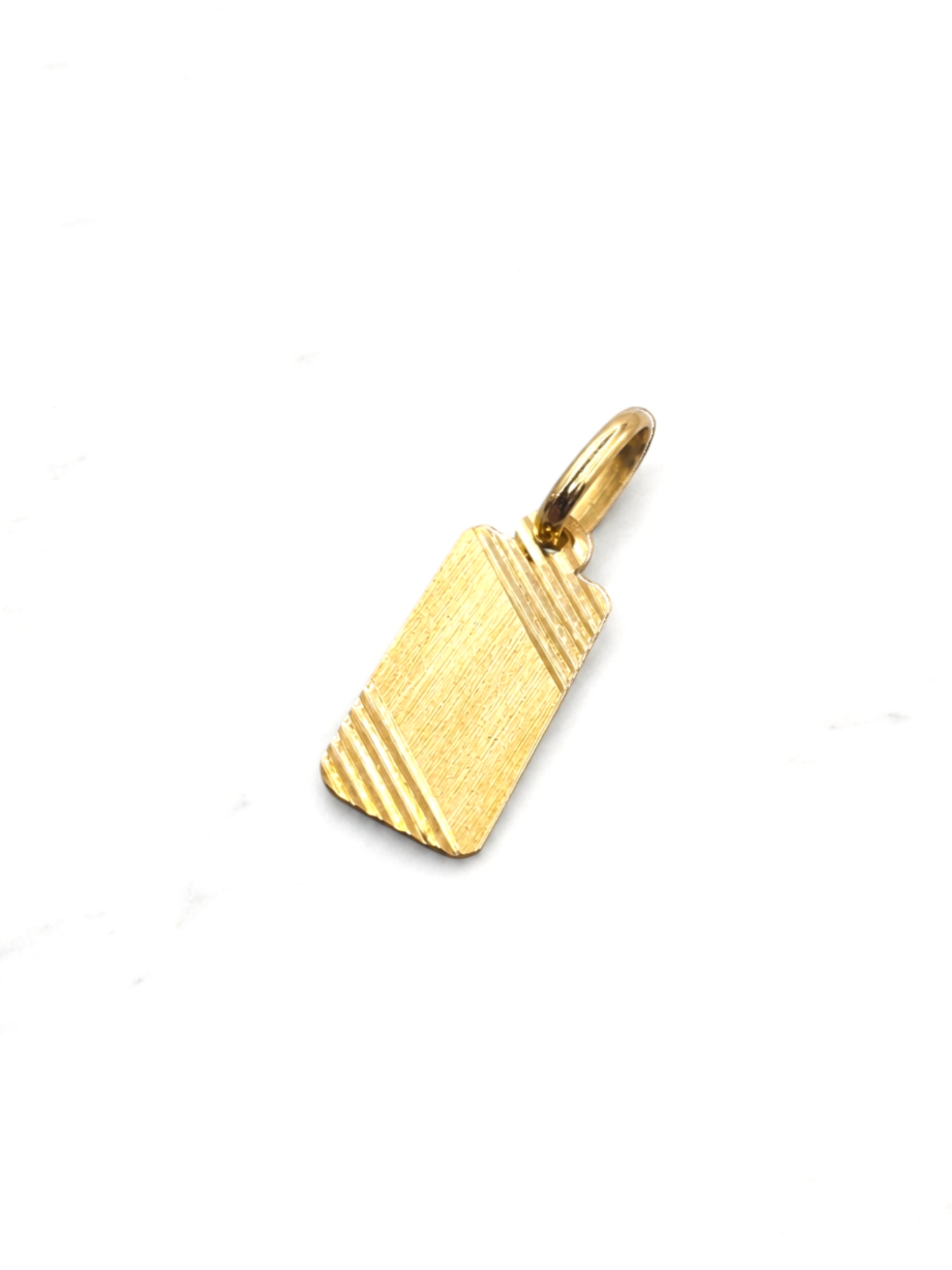 Colgante placa tallada 2 cm Oro 18k 3