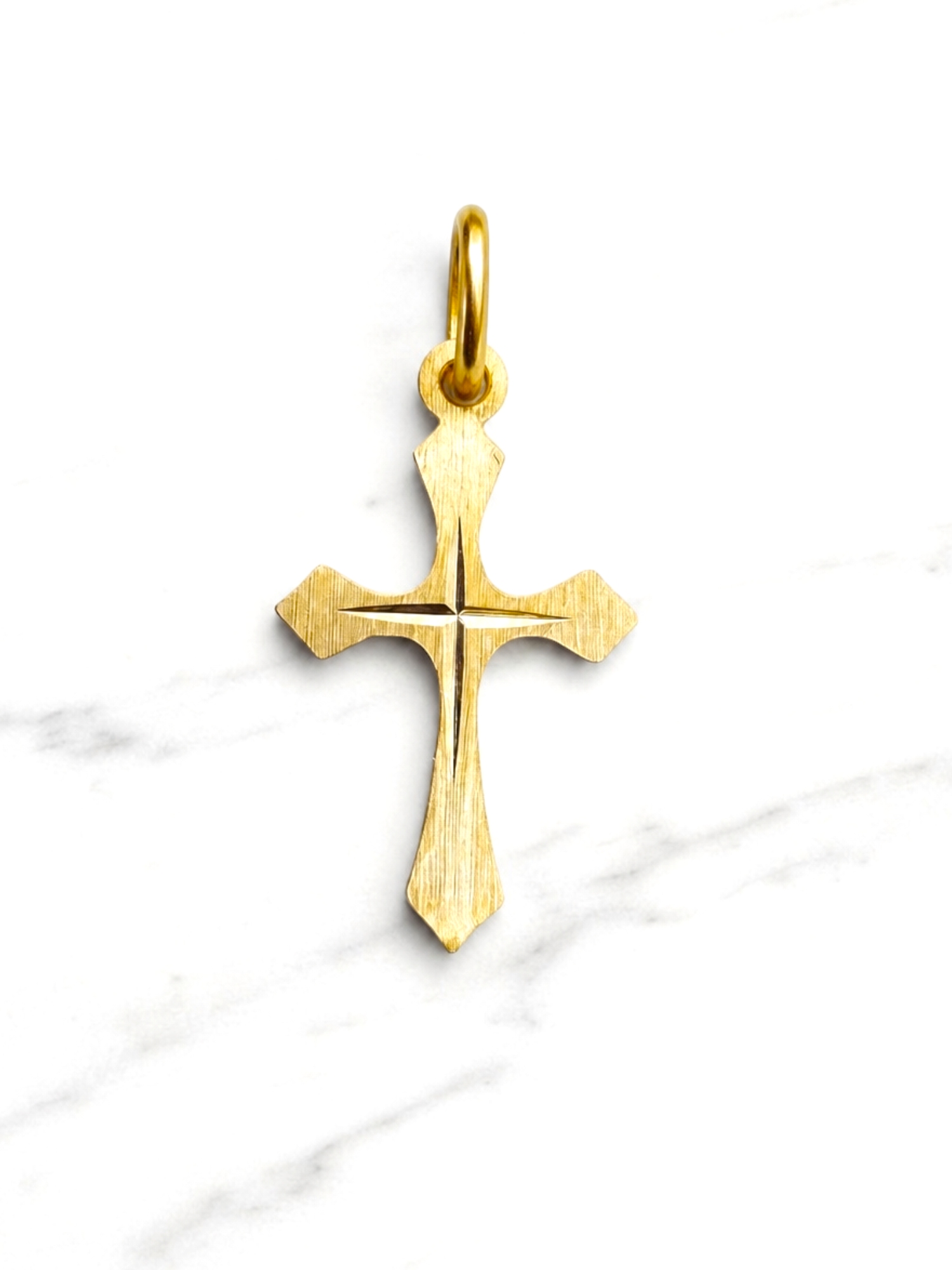 Colgante cruz tallada Oro 18k 1