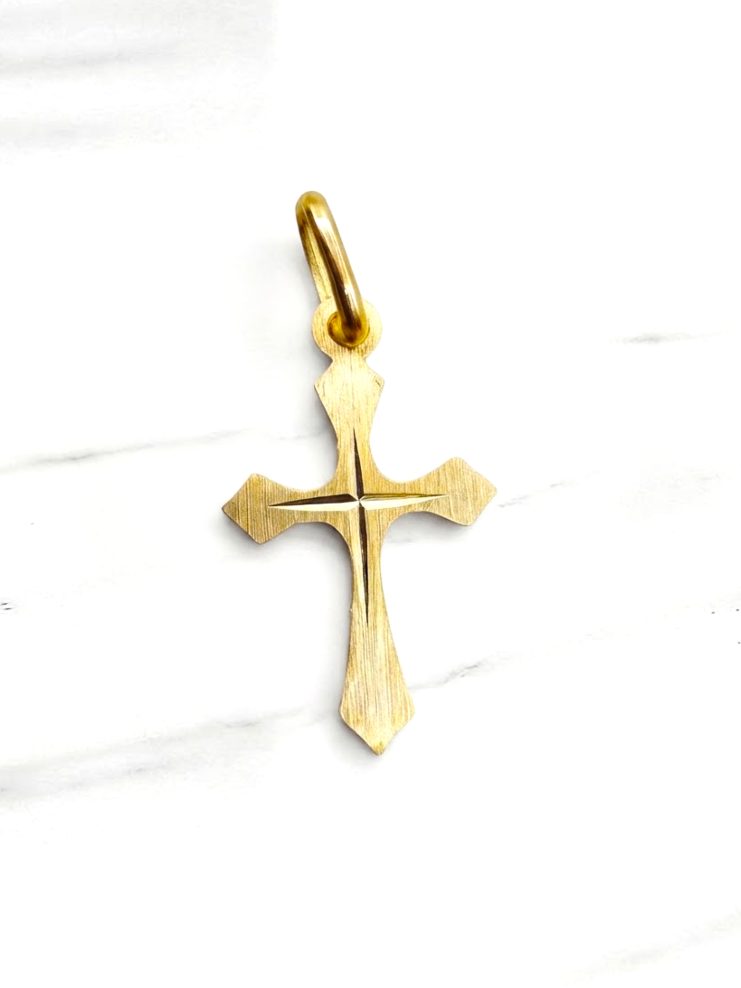 Colgante cruz tallada Oro 18k 3