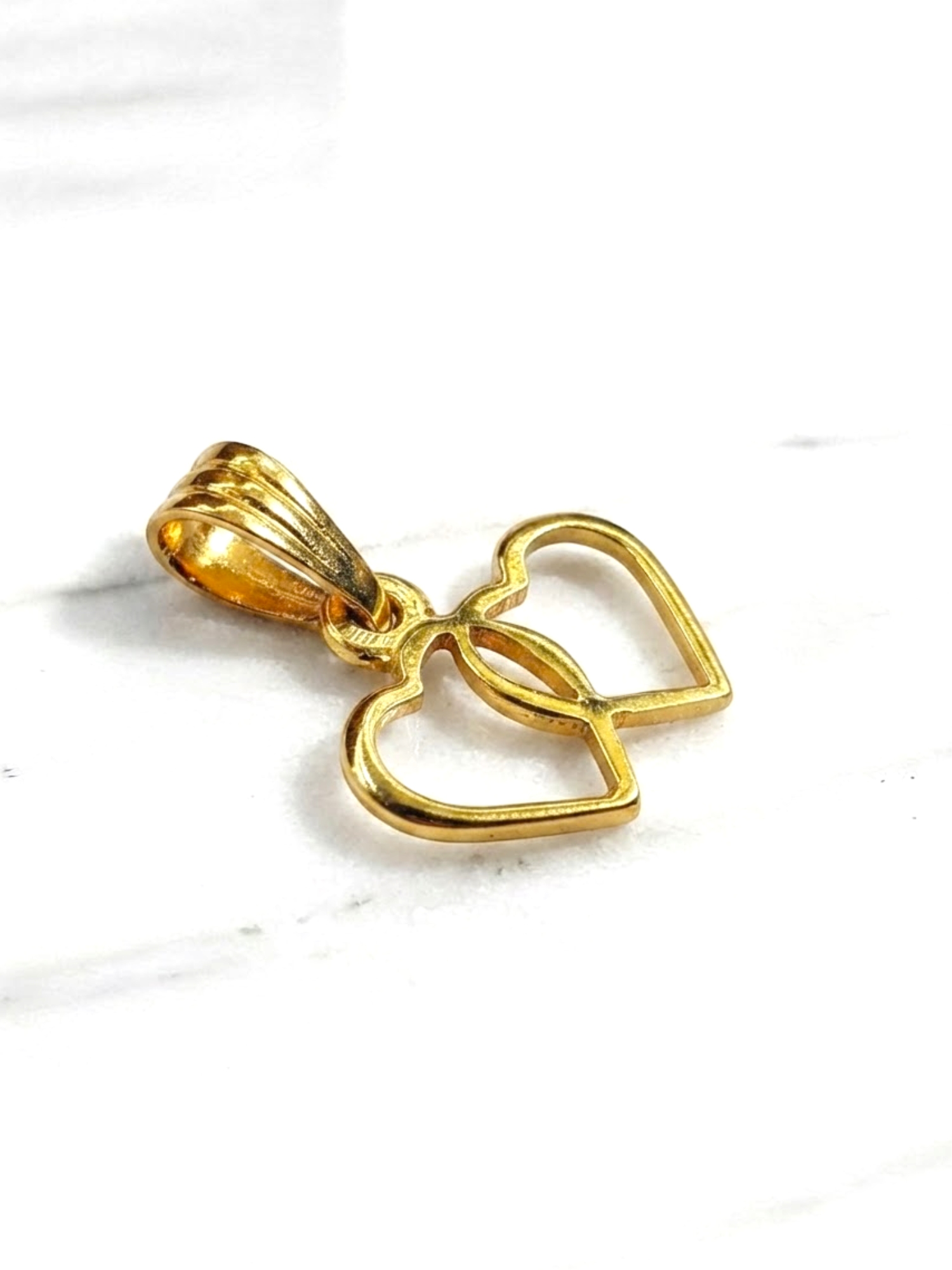 Colgante silueta doble corazón Oro 18k  3