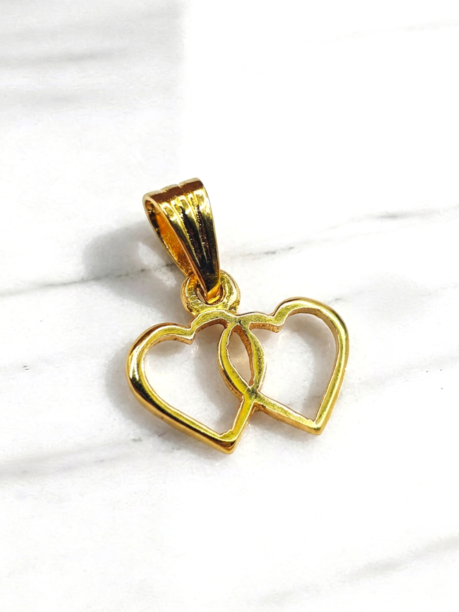 Colgante silueta doble corazón Oro 18k  2