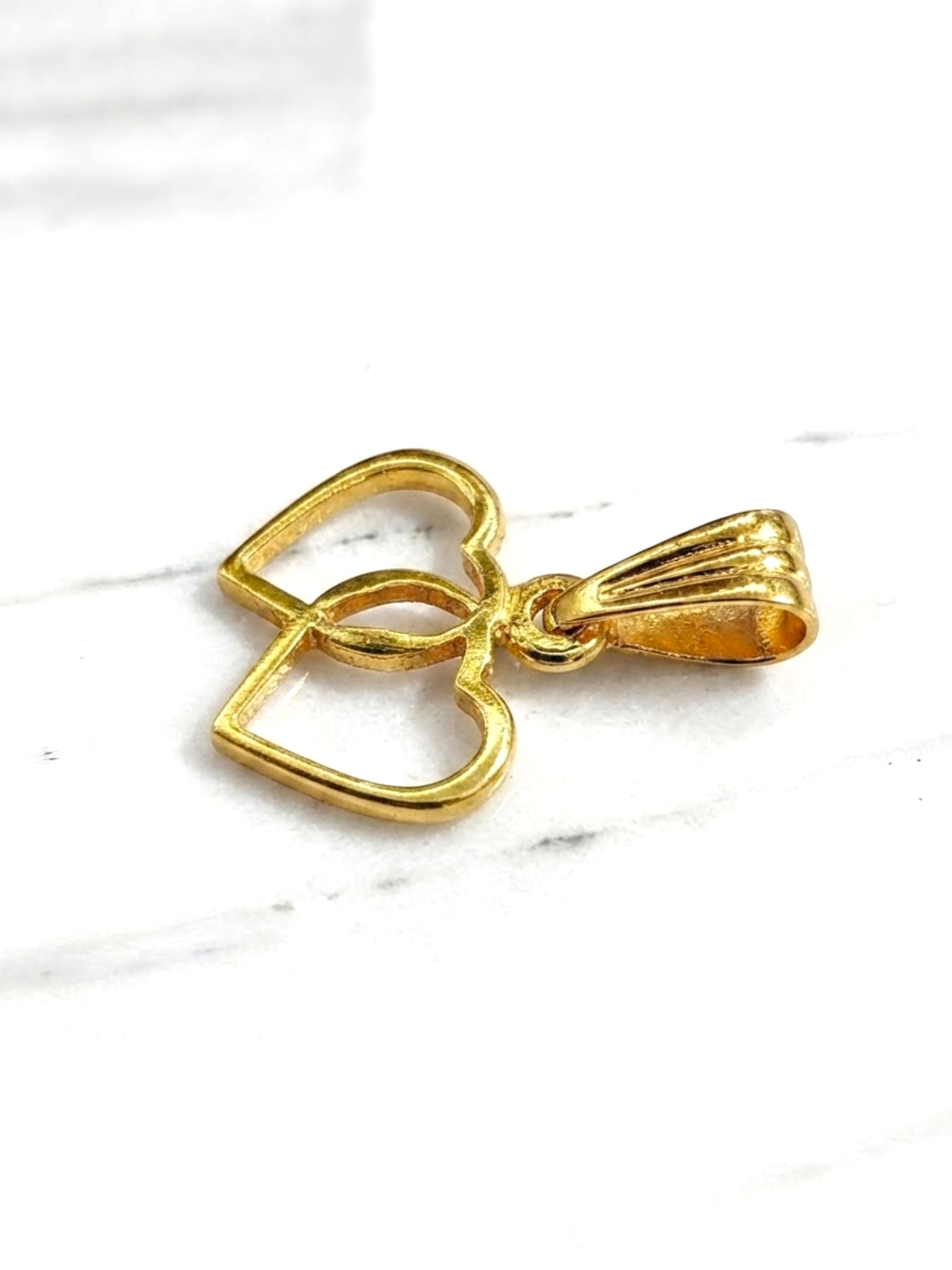 Colgante silueta doble corazón Oro 18k  4