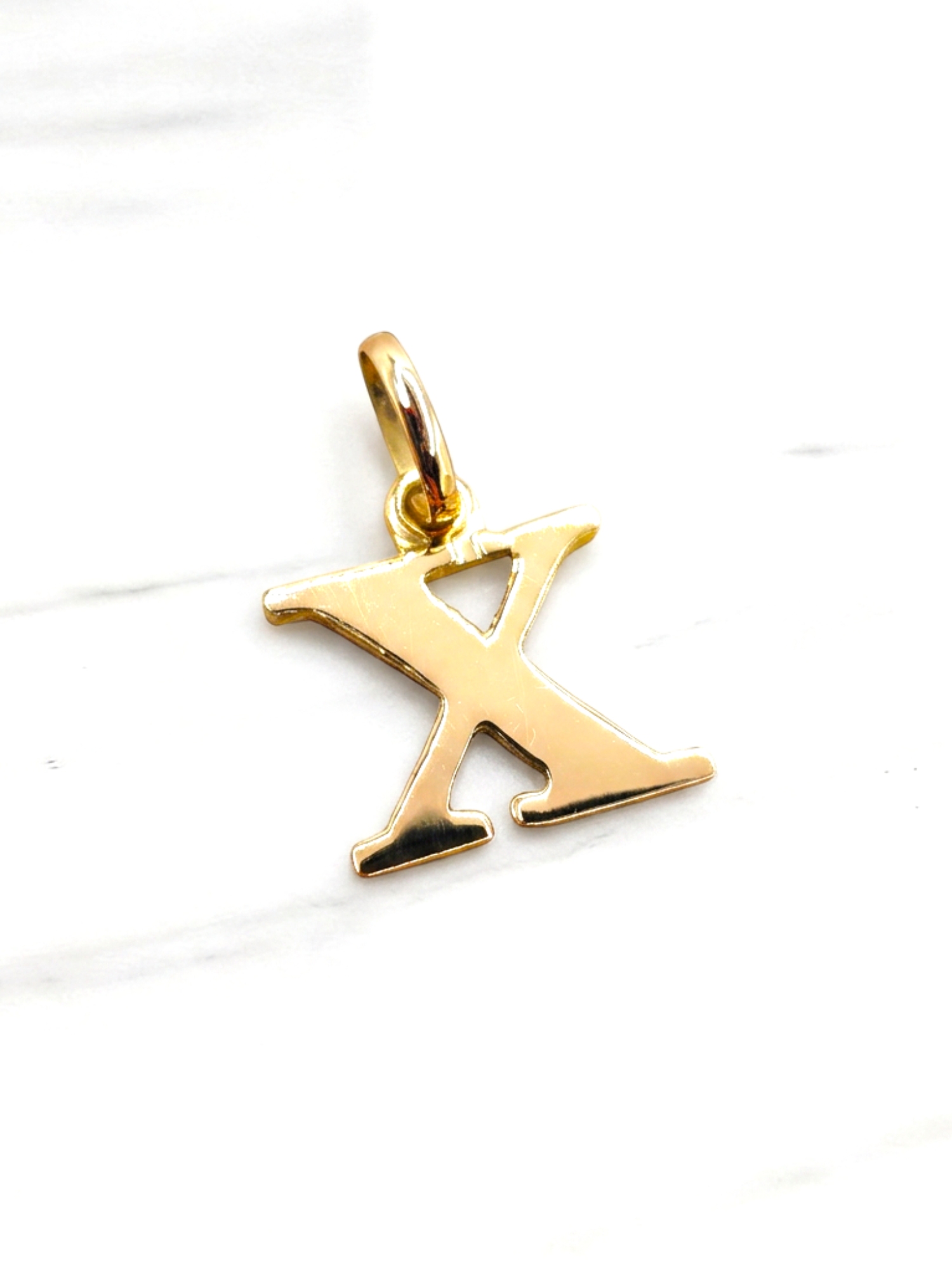 Colgante inicial 2 cm Oro 18k 1
