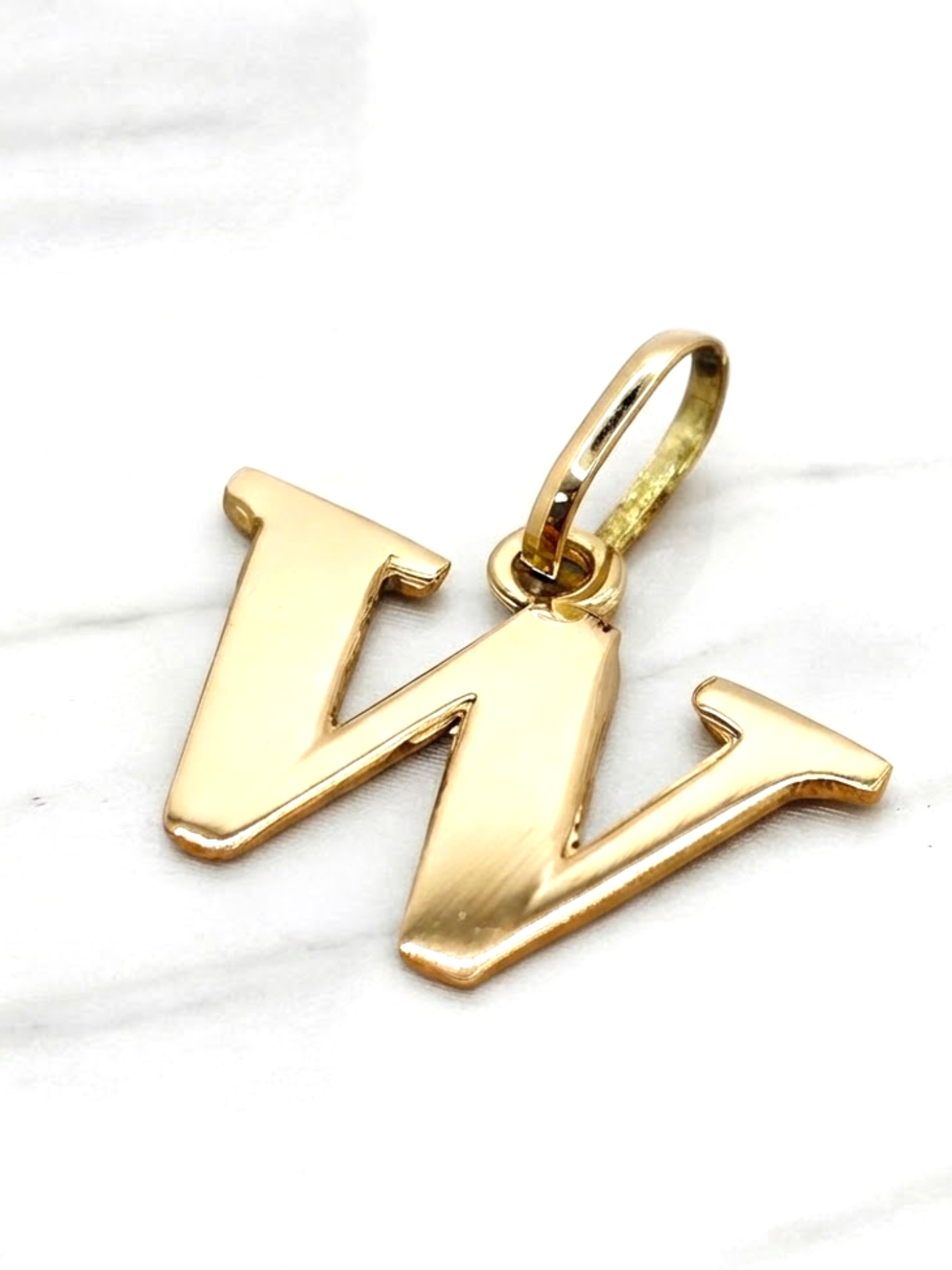 Colgante inicial 2 cm Oro 18k 2