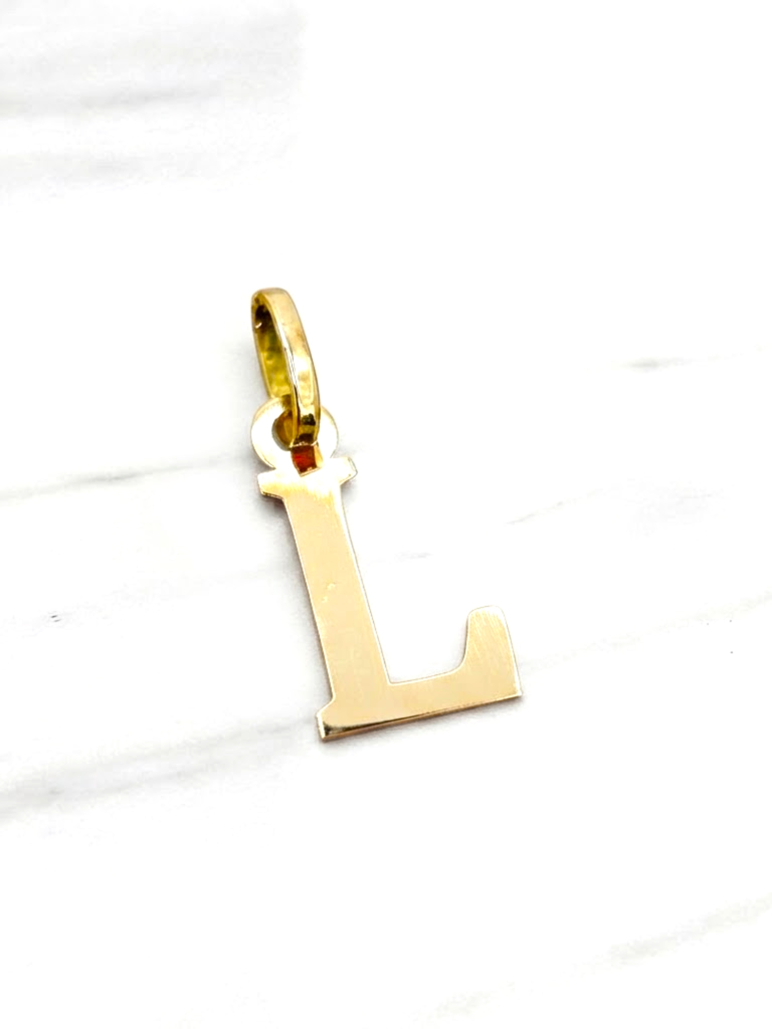 Colgante inicial 2 cm Oro 18k 6