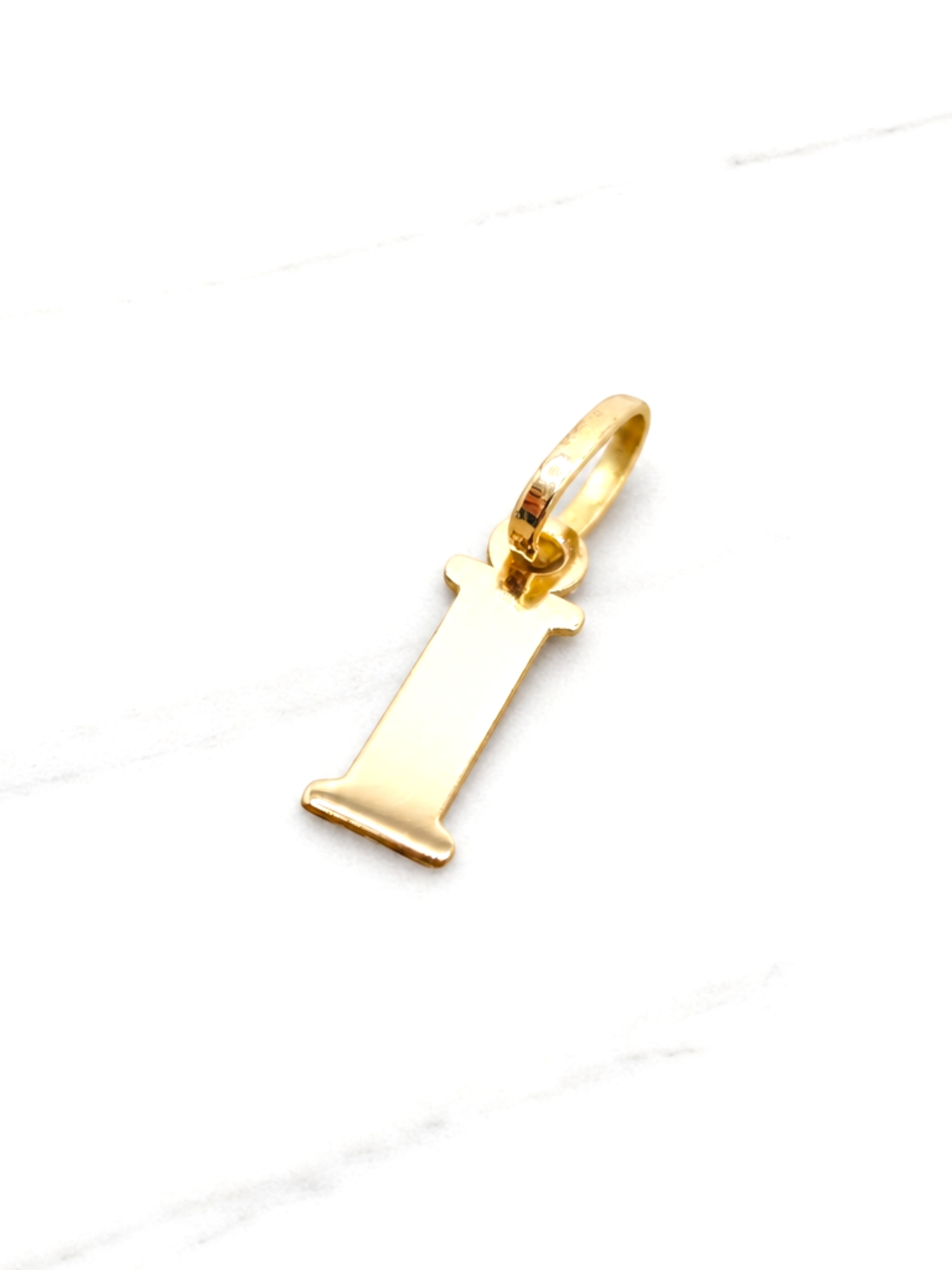 Colgante inicial 2 cm Oro 18k 9