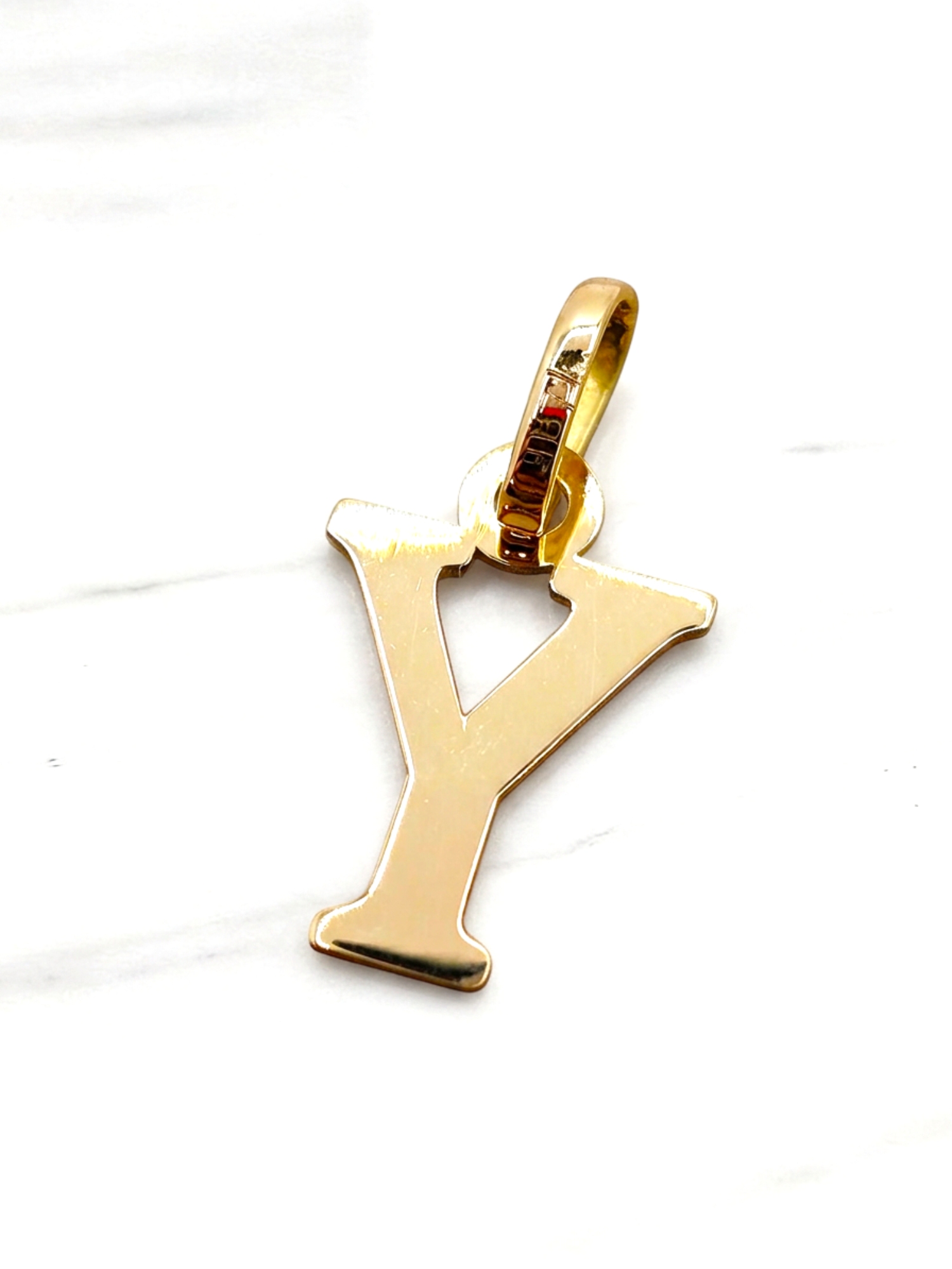 Colgante inicial 2 cm Oro 18k 13