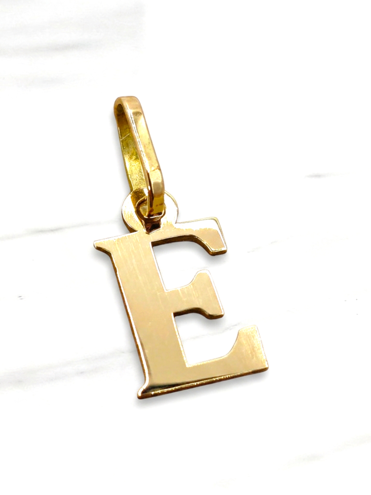 Colgante inicial 2 cm Oro 18k 14