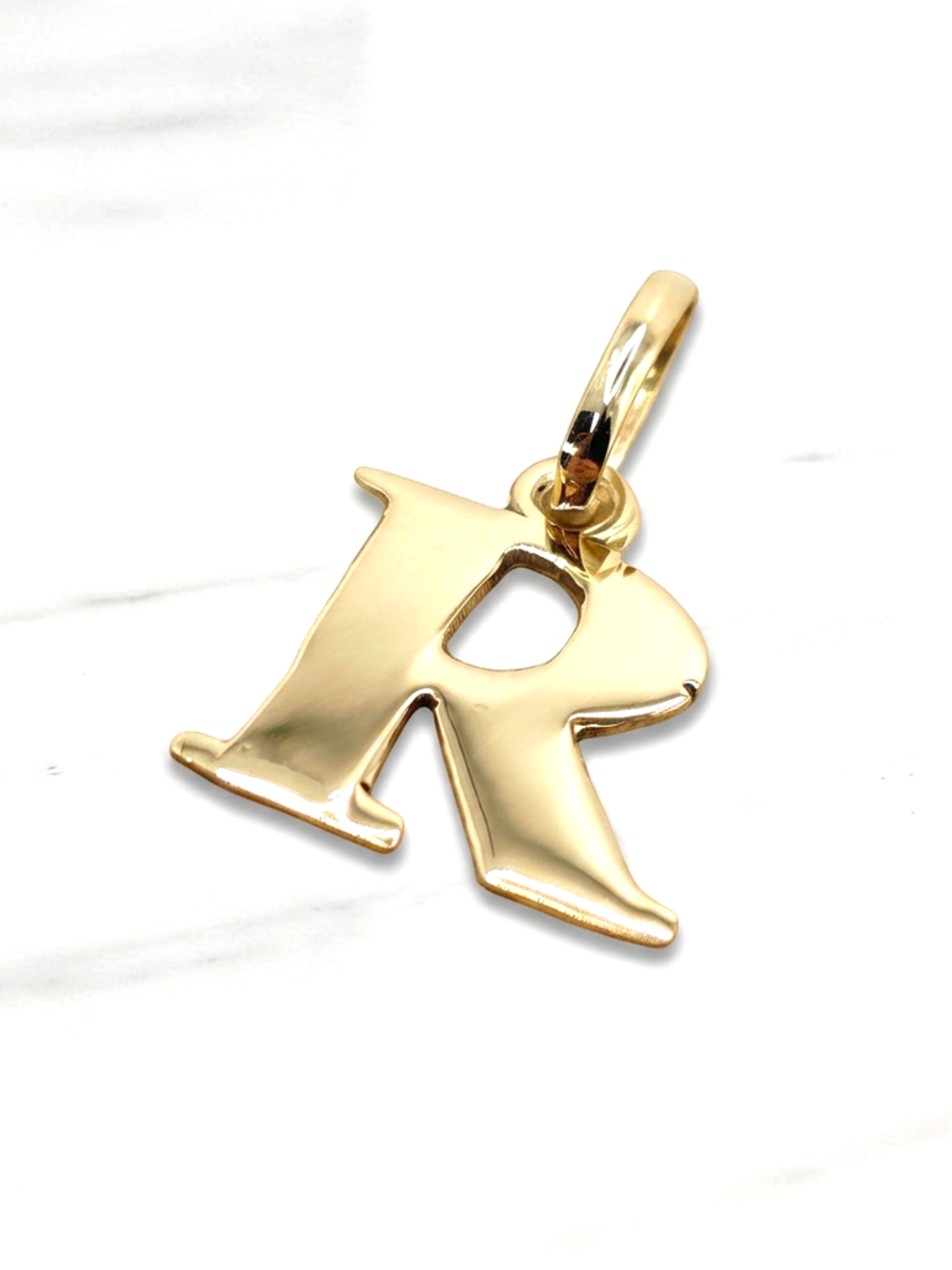 Colgante inicial 2 cm Oro 18k 16