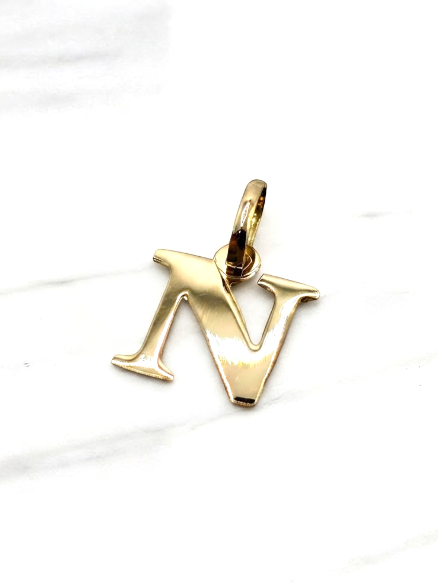 Colgante inicial 2 cm Oro 18k 20