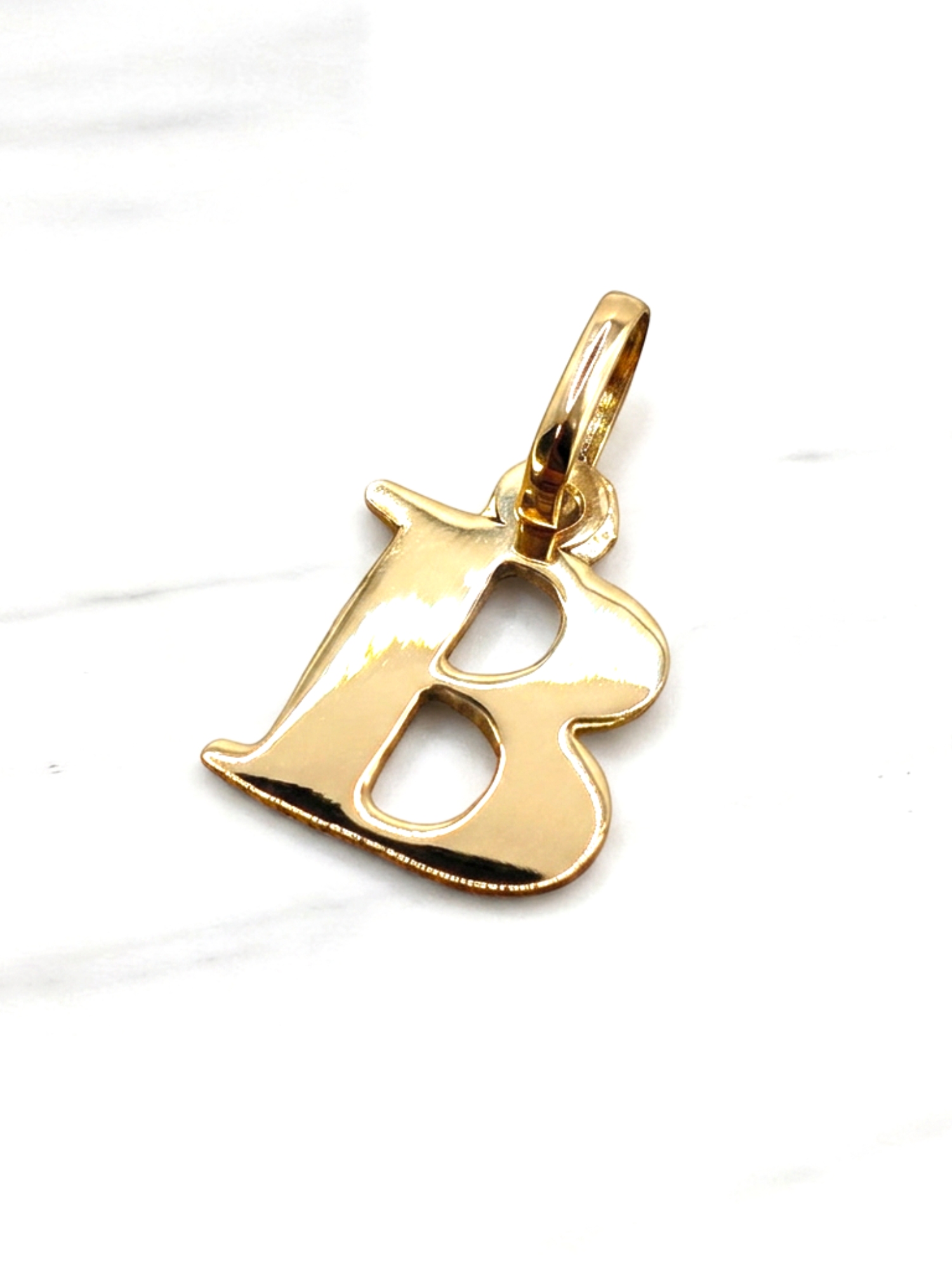 Colgante inicial 2 cm Oro 18k 21