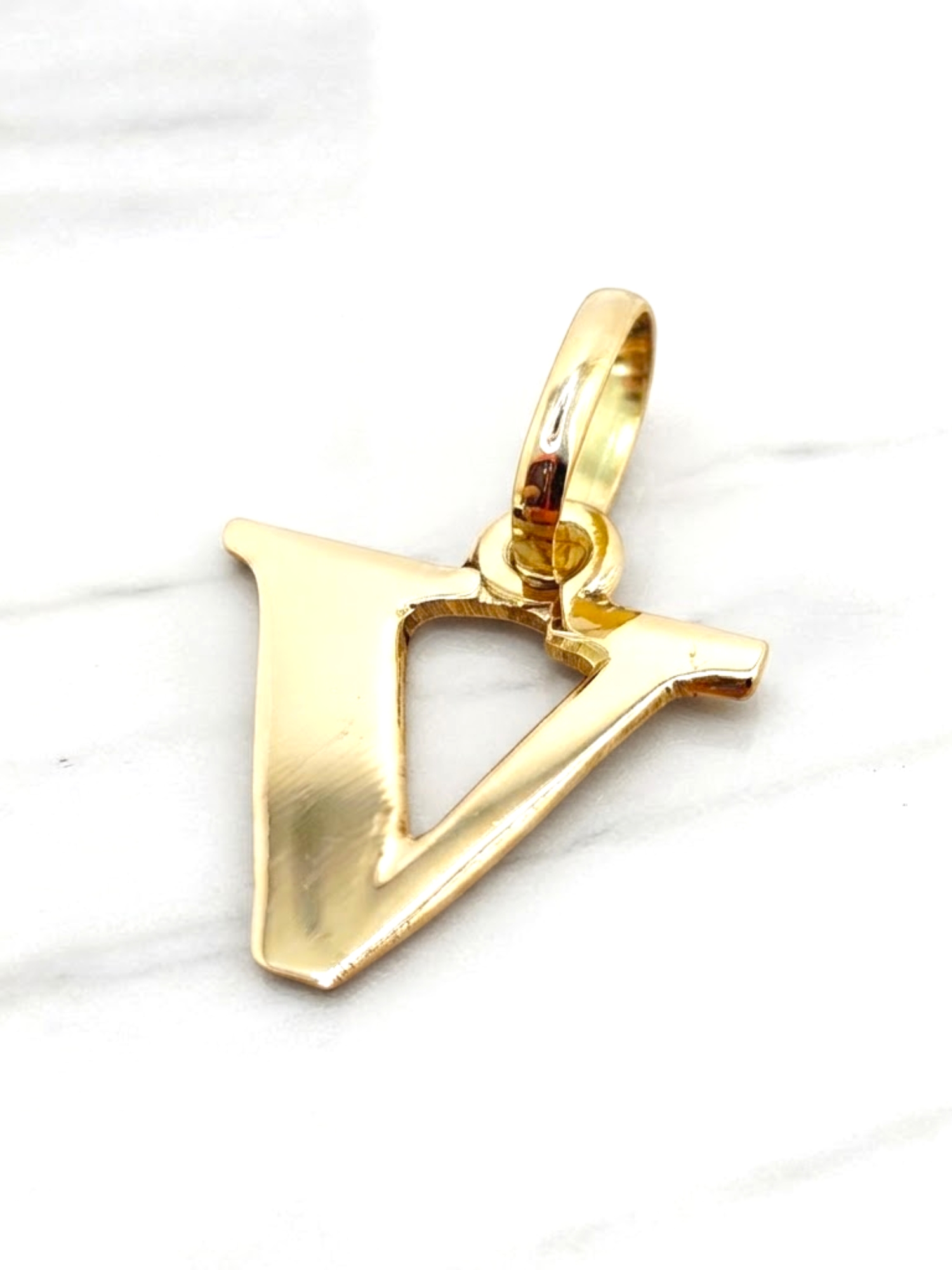 Colgante inicial 2 cm Oro 18k 22