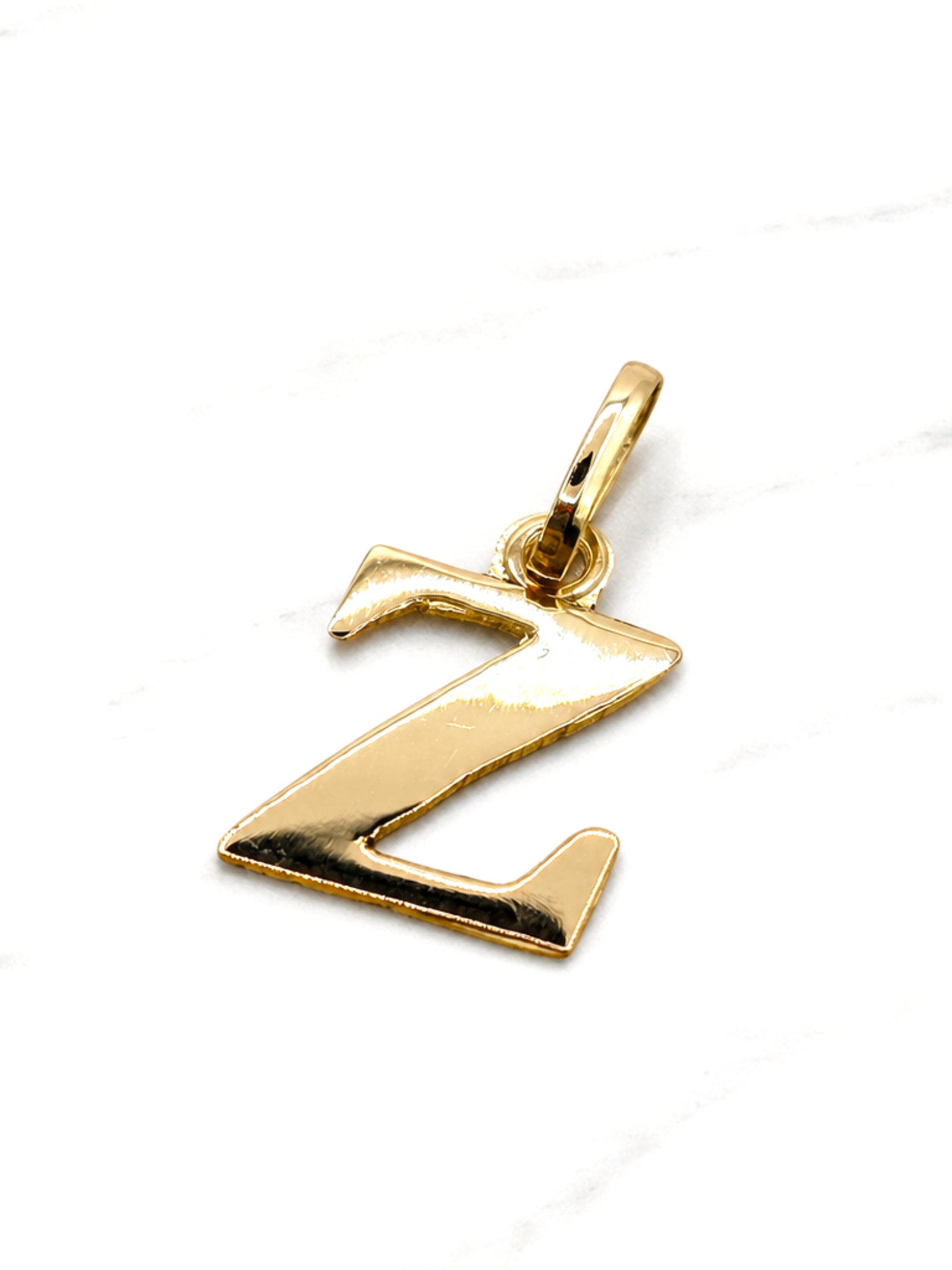 Colgante inicial 2 cm Oro 18k 25