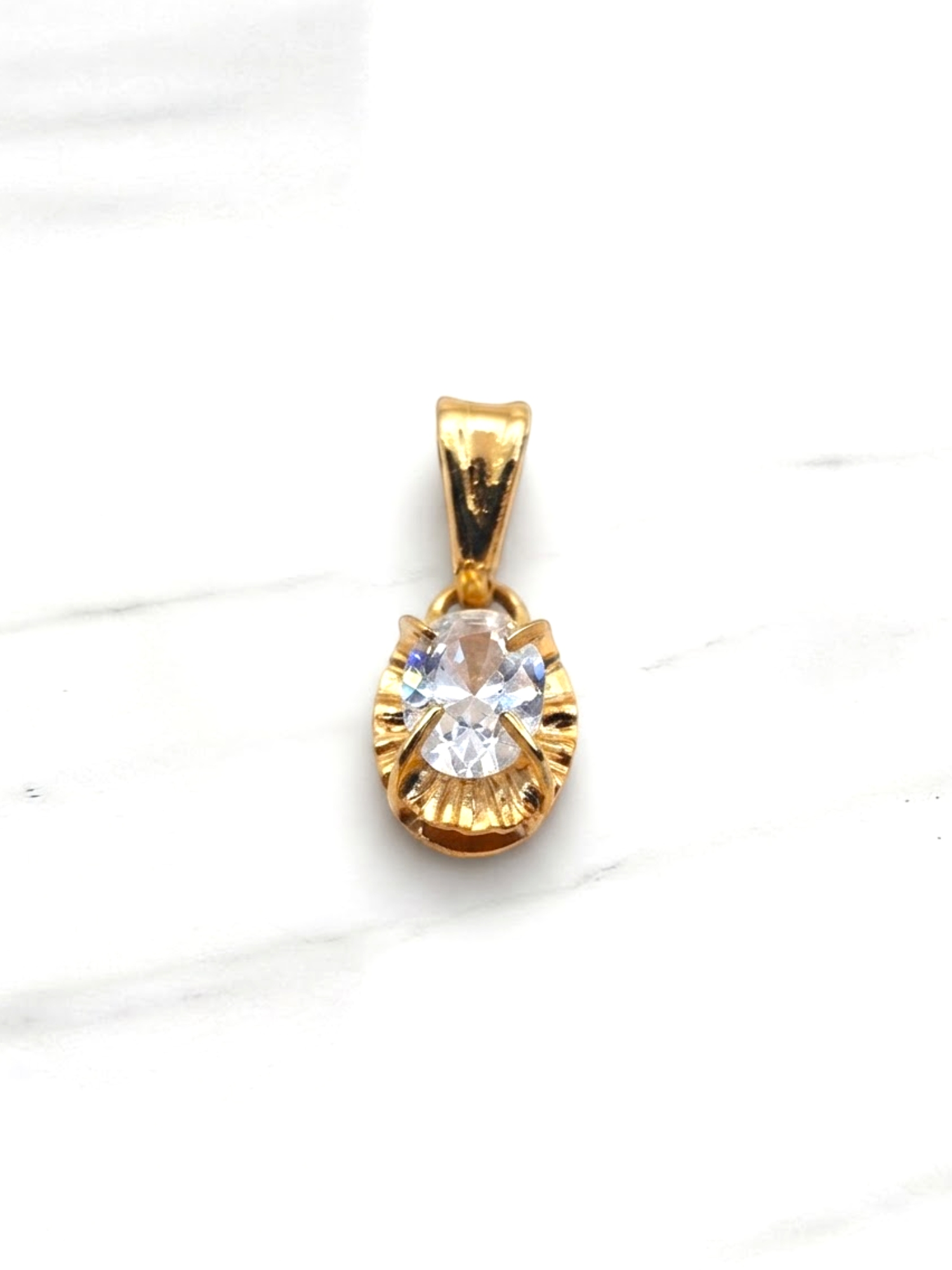 Colgante chatón ovalado circón Oro 18k 3