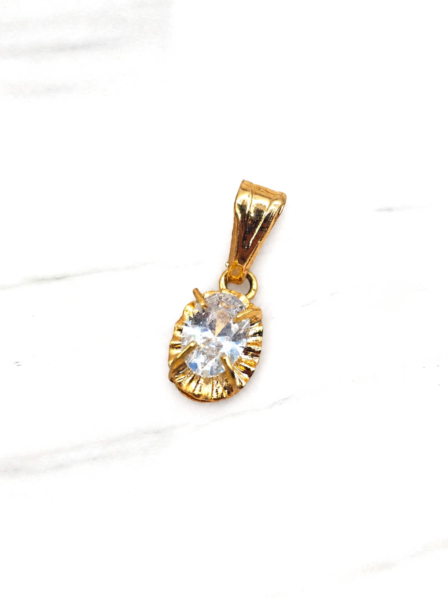 Colgante chatón ovalado circón Oro 18k 4
