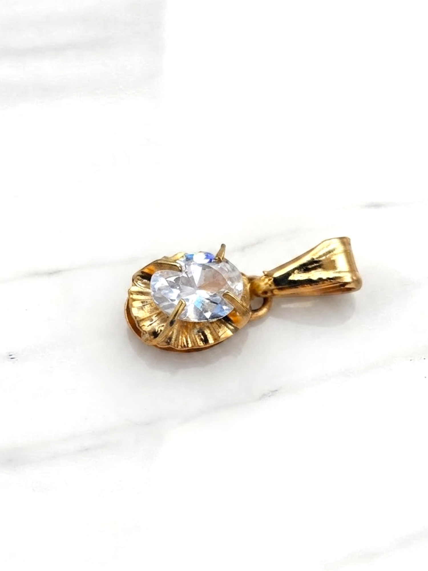 Colgante chatón ovalado circón Oro 18k 5