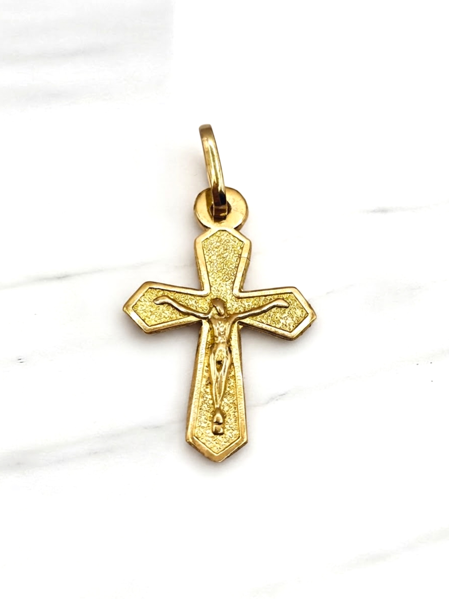 Colgante cruz cristo Oro 18k 1