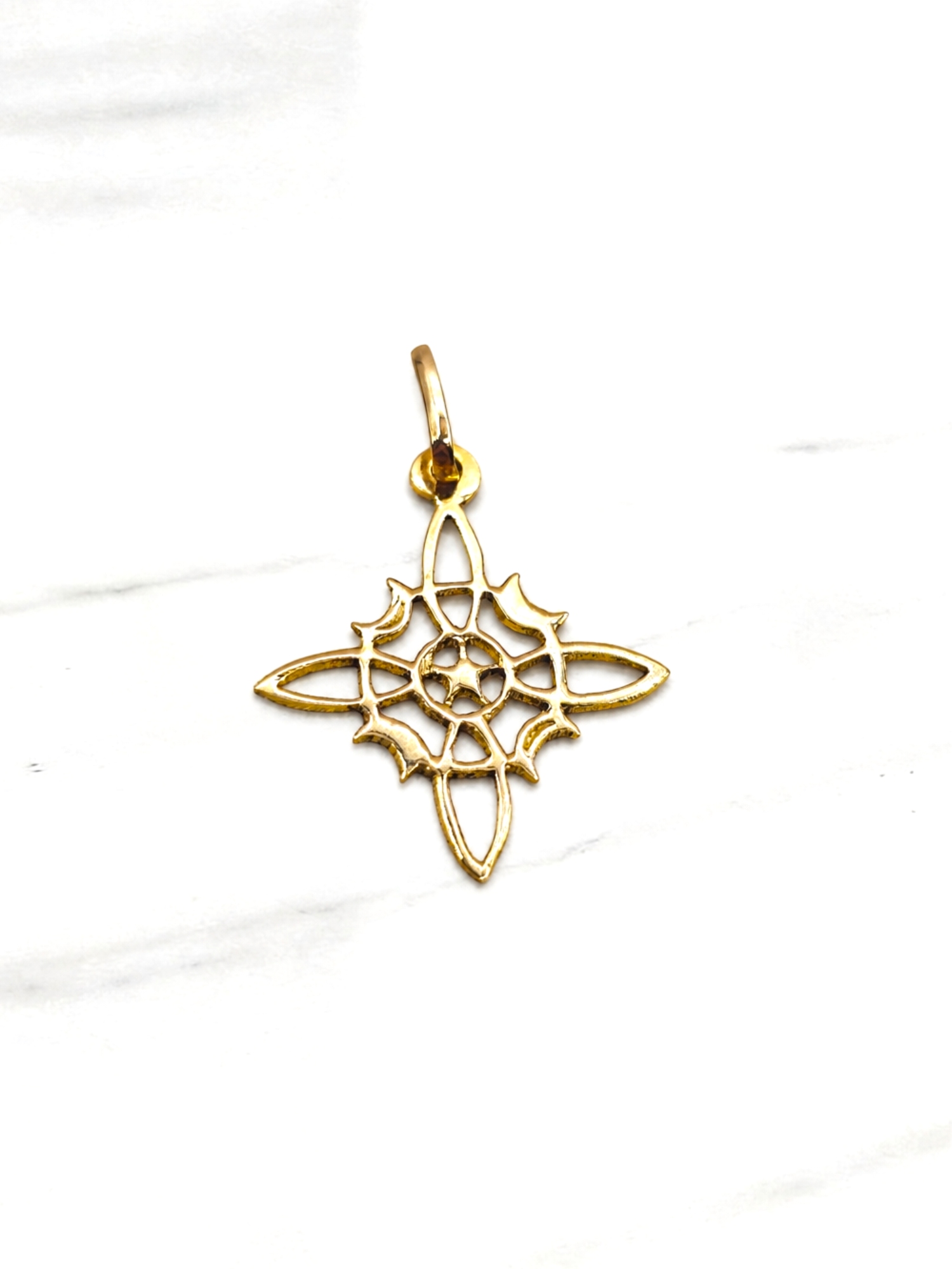 Colgante nudo de bruja silueta Oro 18k  4