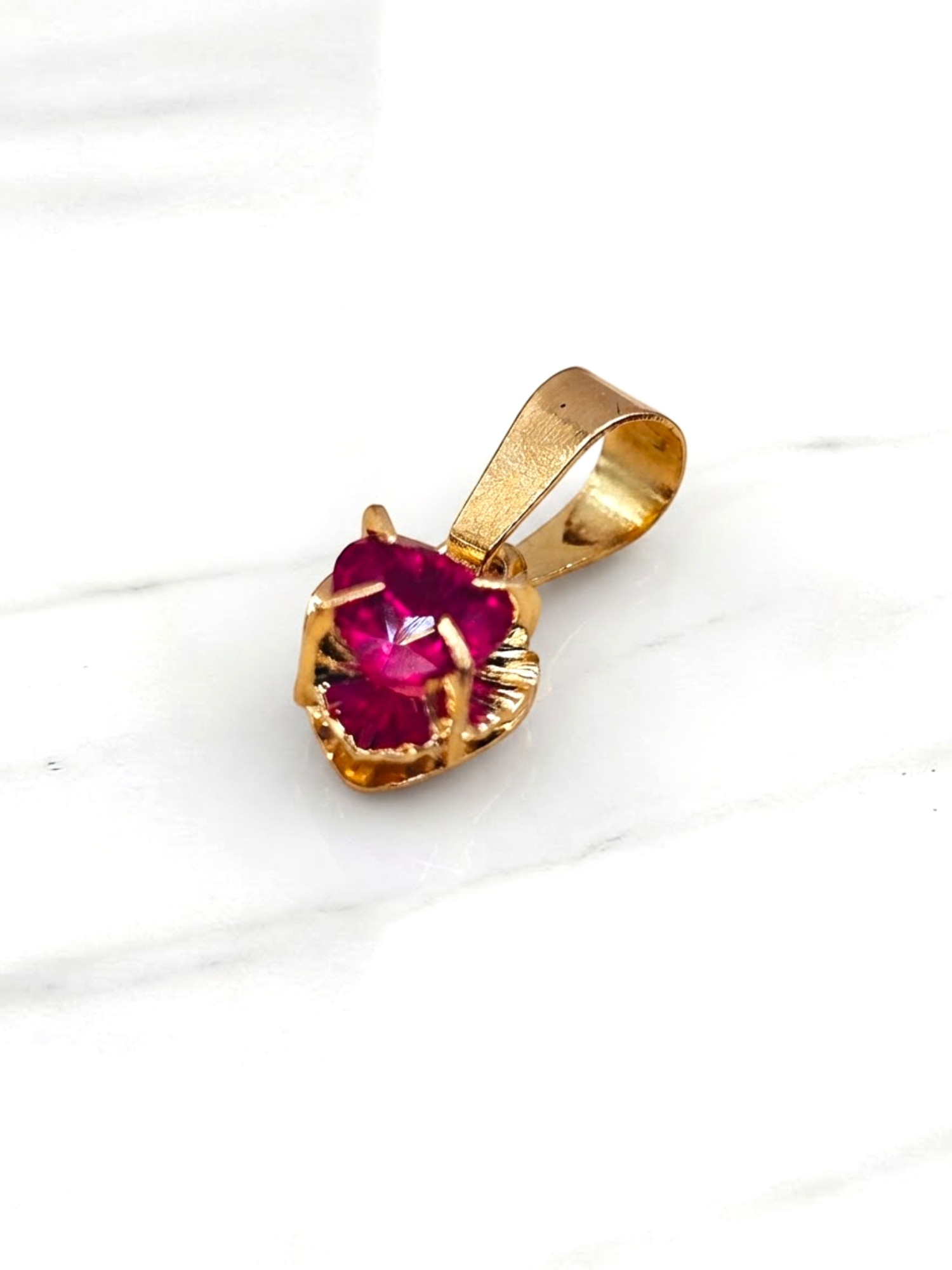 Colgante chatón corazón Rubí Oro 18k  3