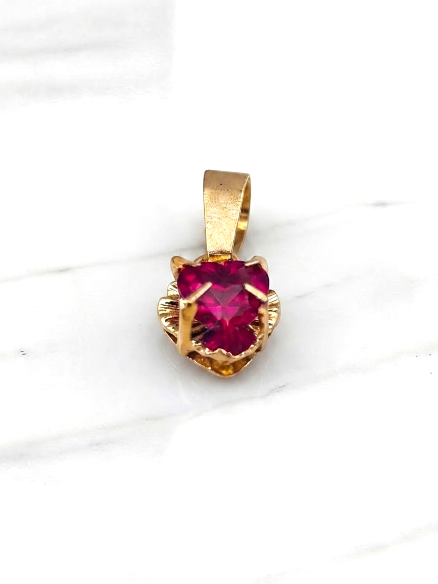 Colgante chatón corazón Rubí Oro 18k  2