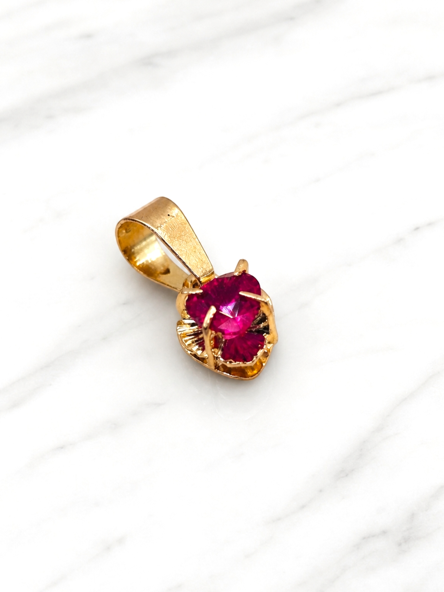 Colgante chatón corazón Rubí Oro 18k  4