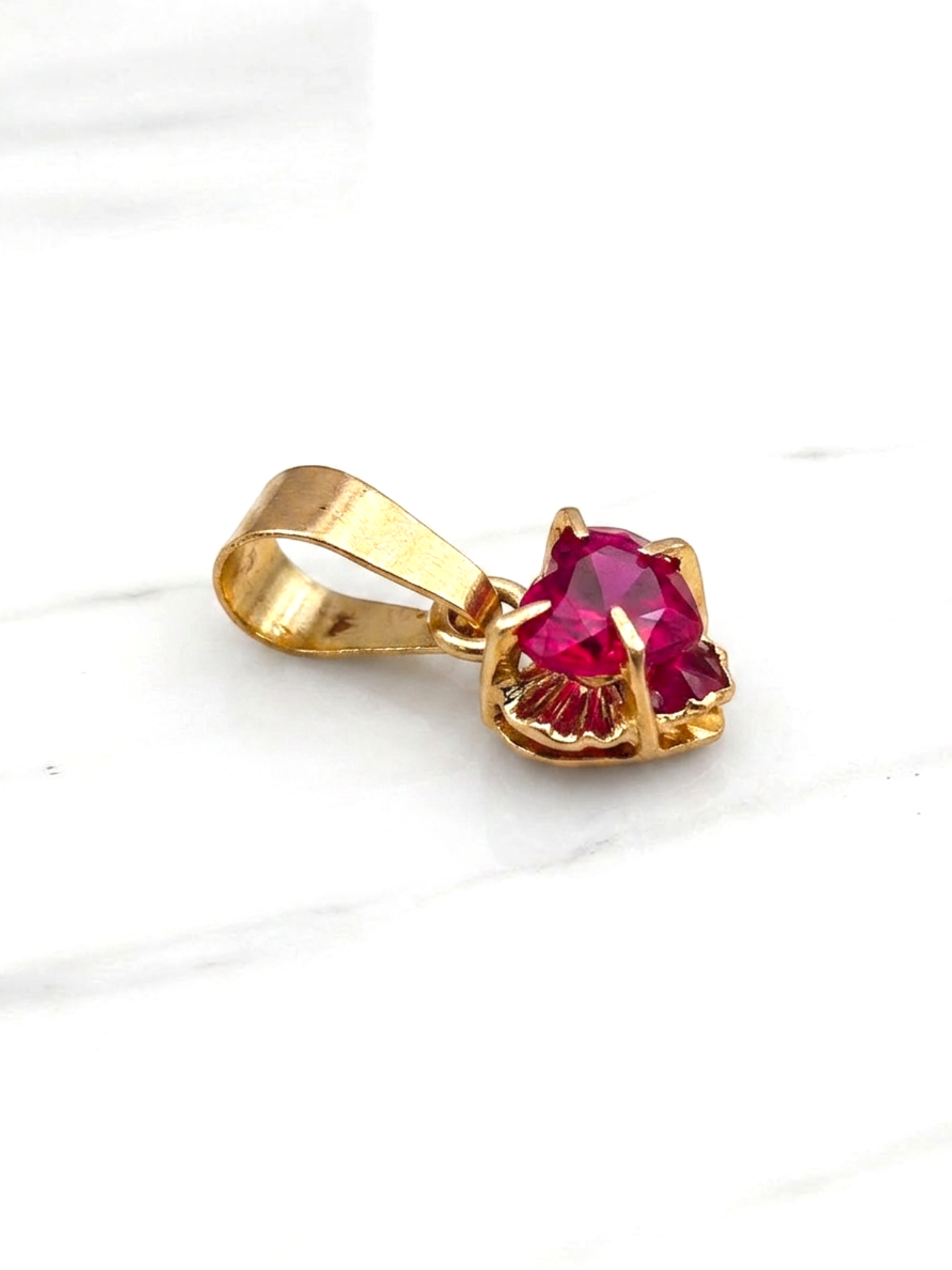 Colgante chatón corazón Rubí Oro 18k  1