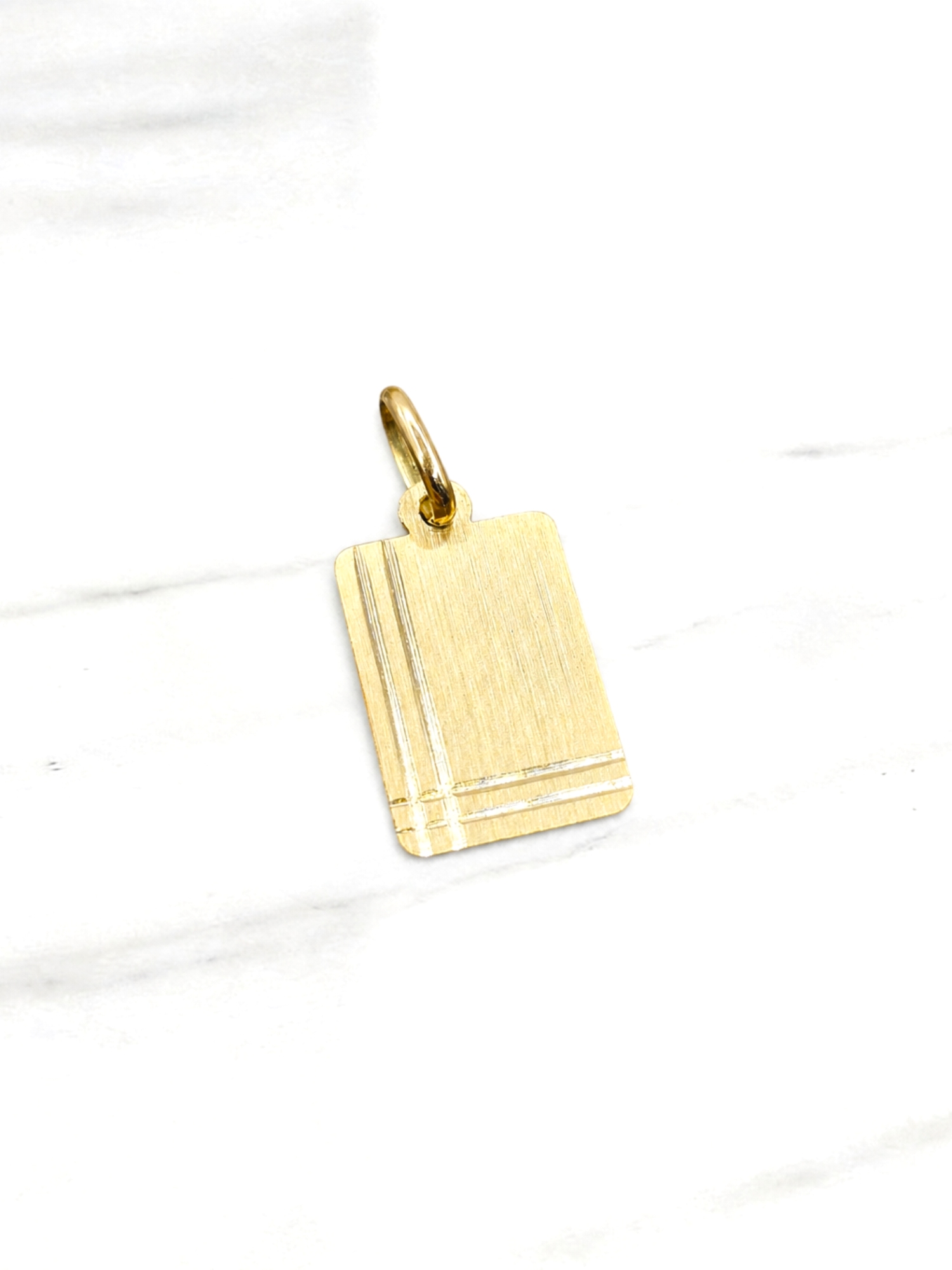 Colgante placa tallada 2.4 cm Oro 18k 2