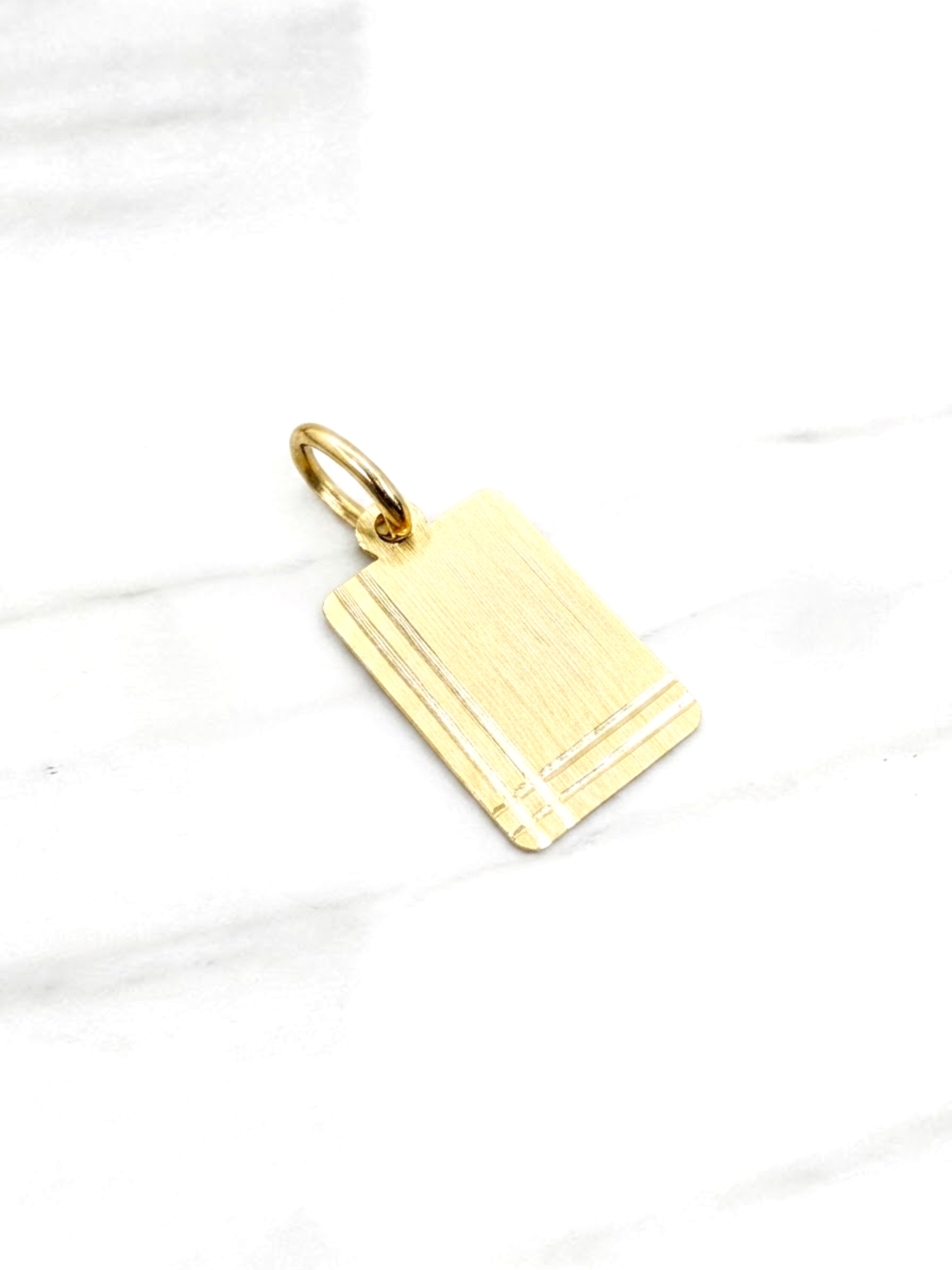 Colgante placa tallada 2.4 cm Oro 18k 3