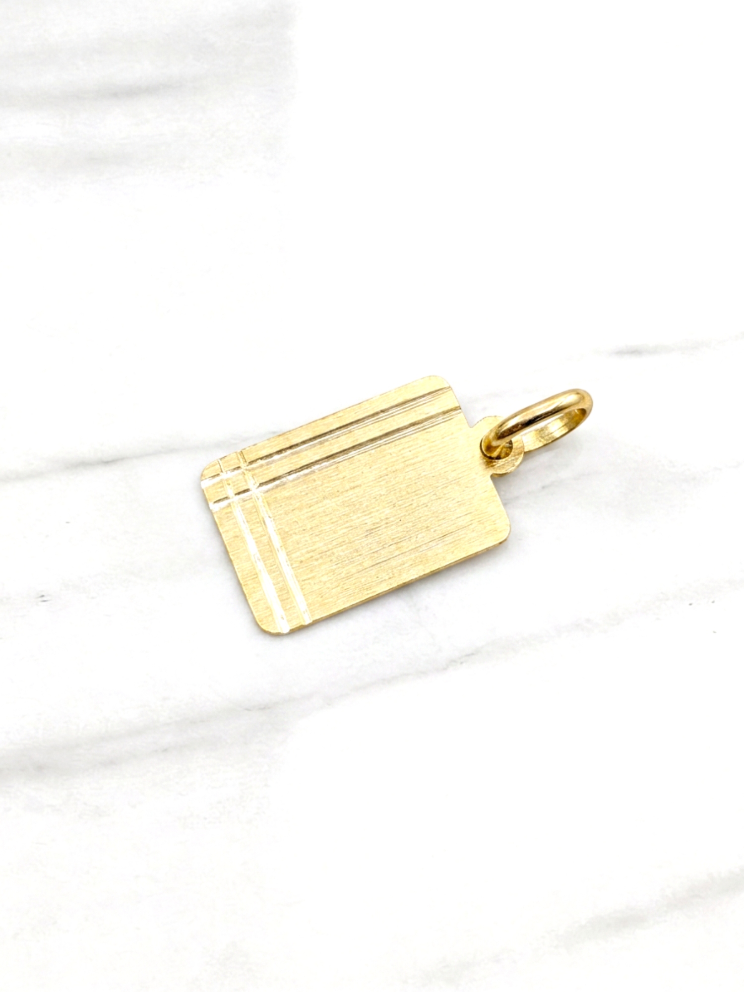 Colgante placa tallada 2.4 cm Oro 18k 4