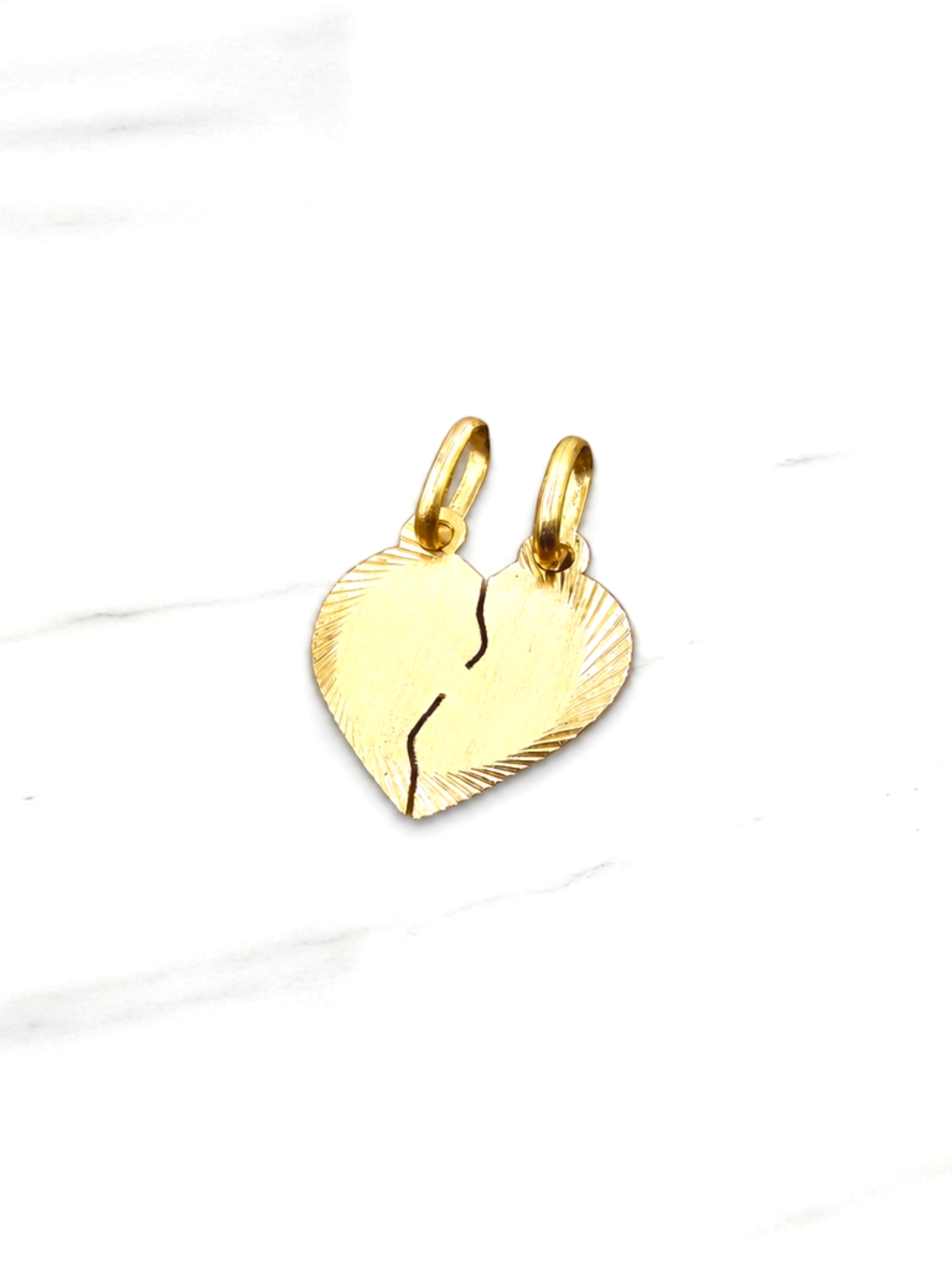 Colgante corazón partido mediano Oro 18k 1