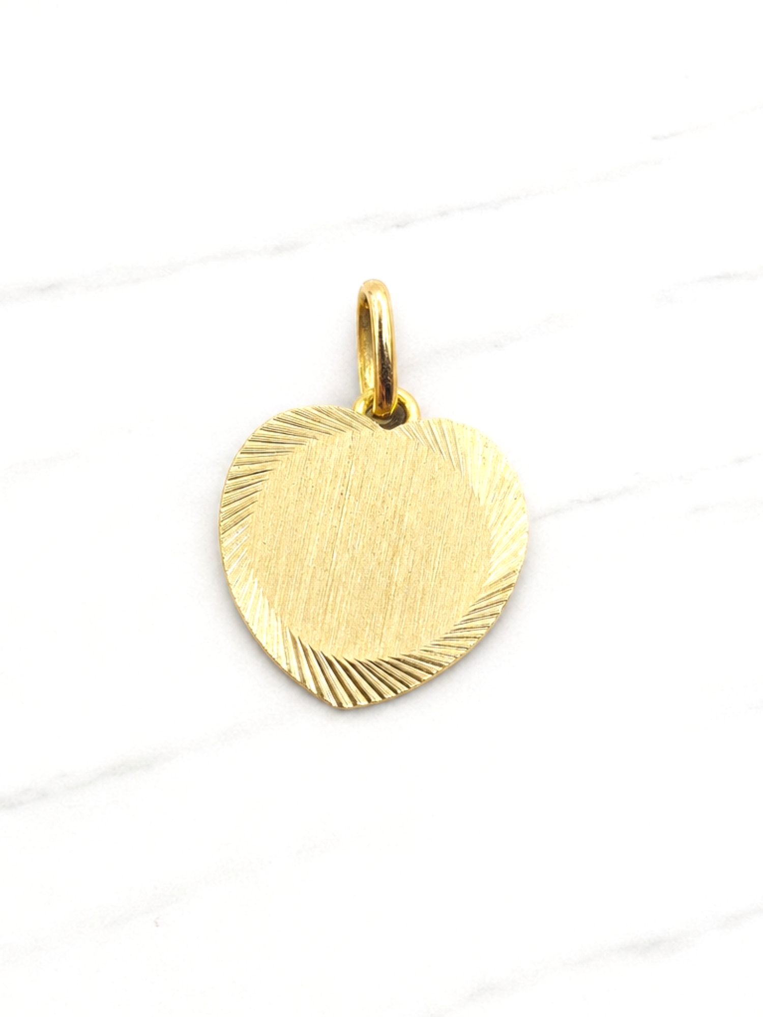 Colgante corazón satinado mediano Oro 18k 1