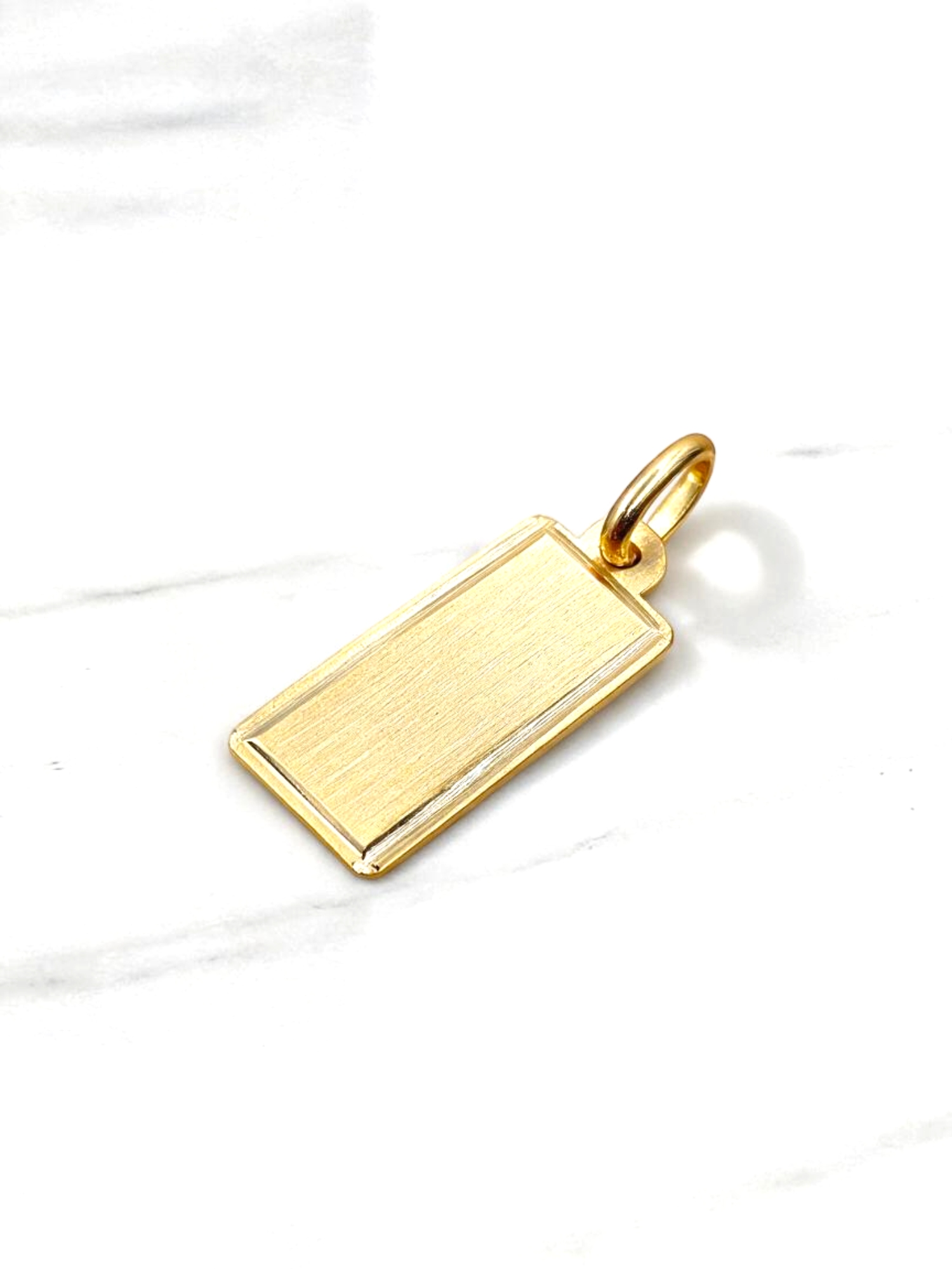 Colgante placa rectangular con bordes Oro 18k 4