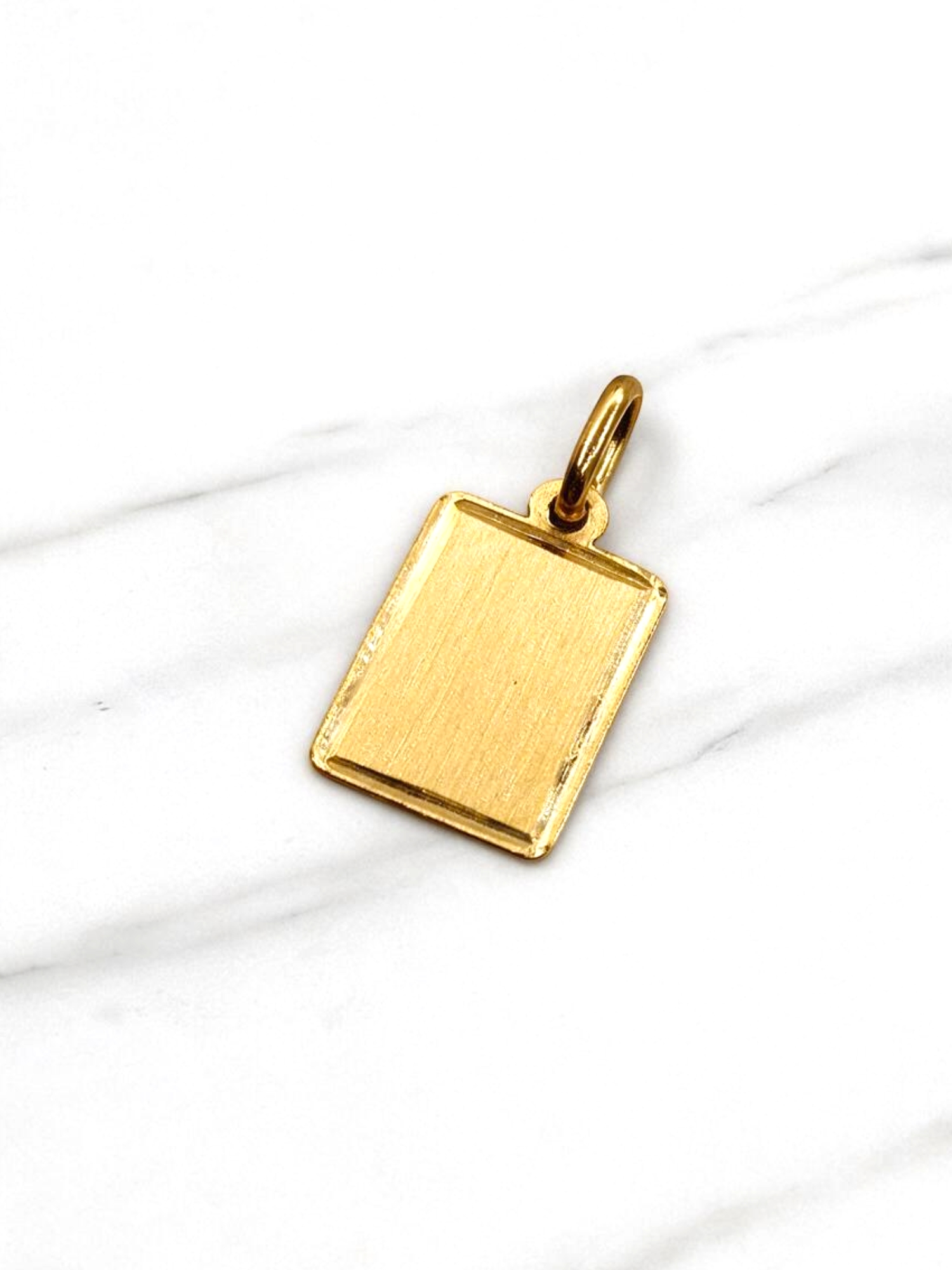 Colgante placa tallada 2.3 cm Oro 18k  2