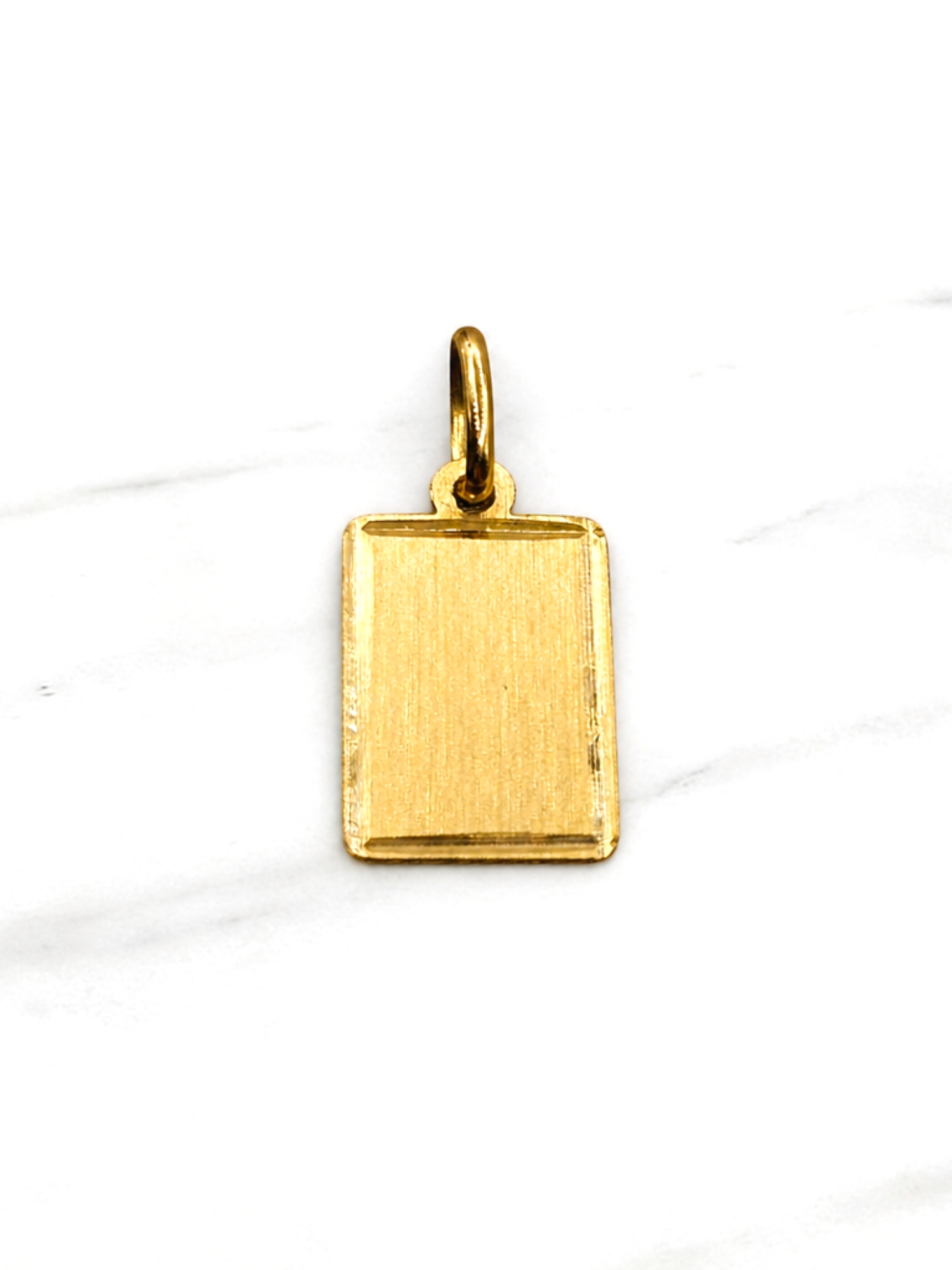 Colgante placa tallada 2.3 cm Oro 18k  3
