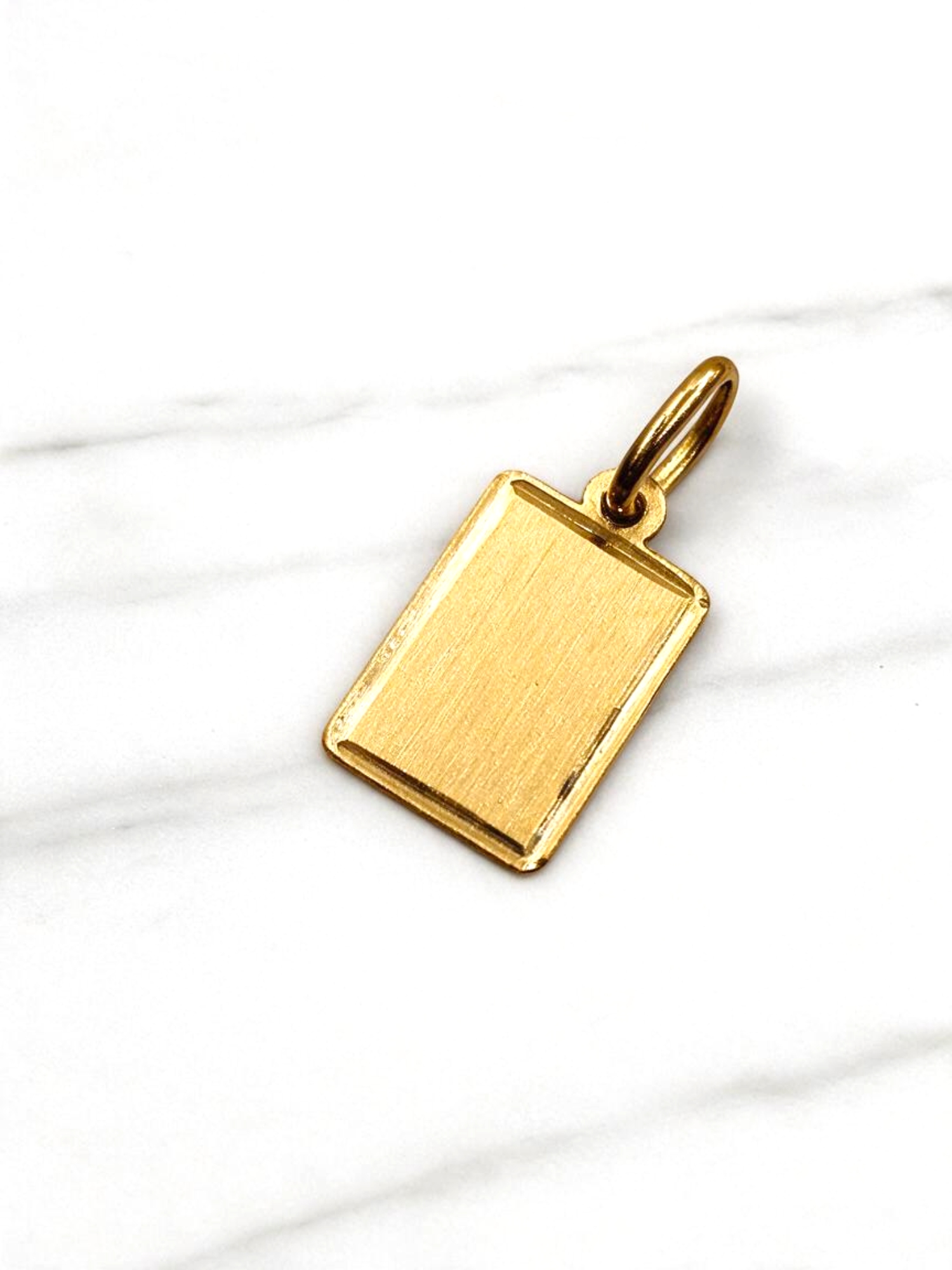 Colgante placa tallada 2.3 cm Oro 18k  4