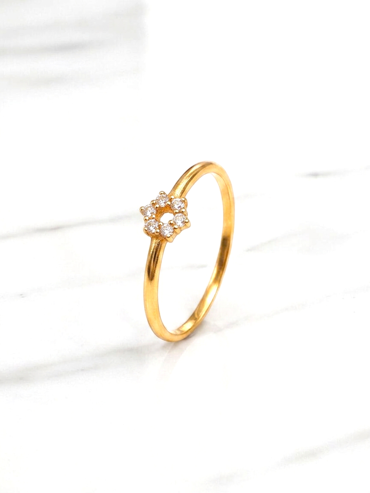 Anillo estrella con circones Oro 18k 2