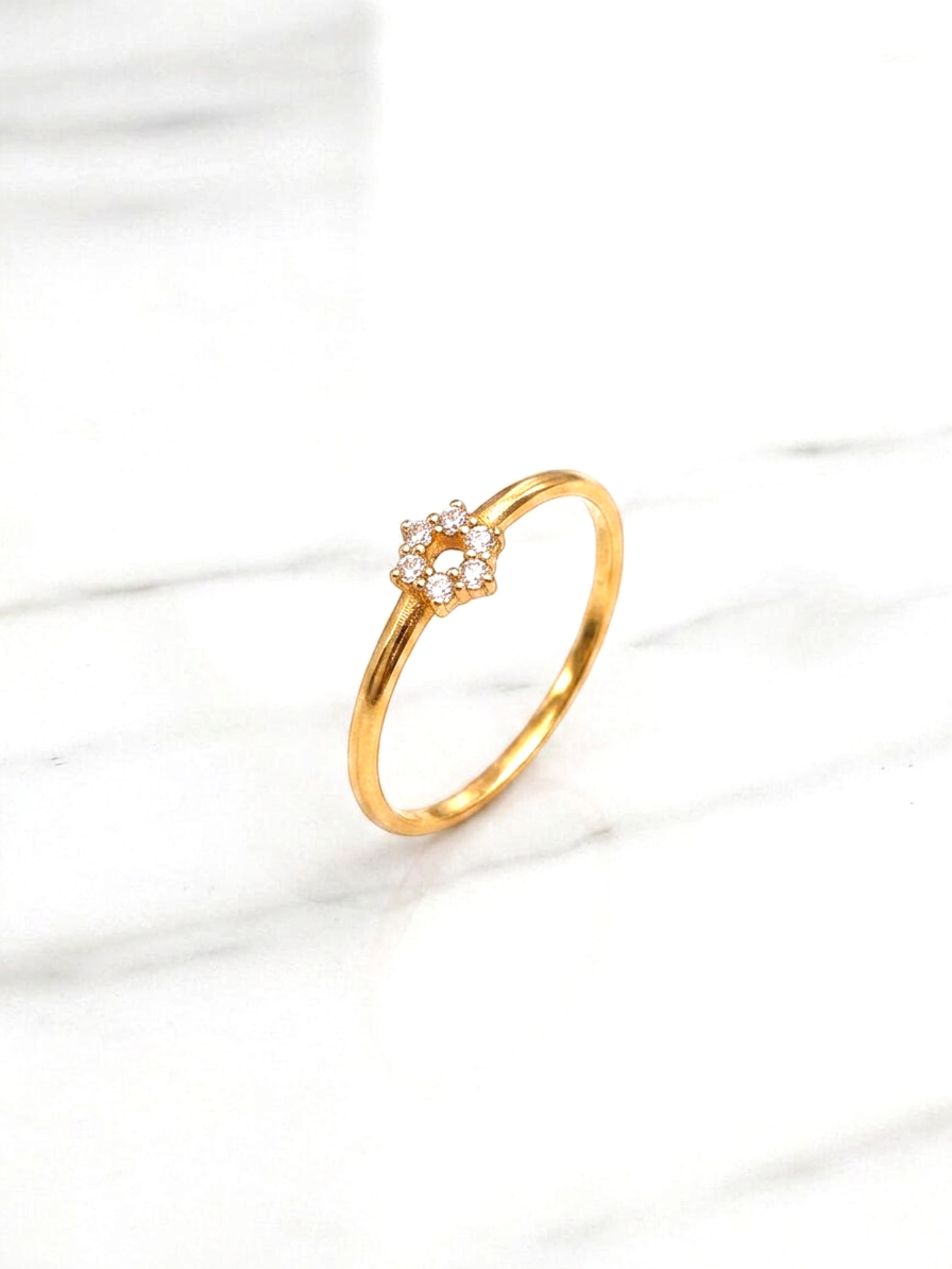 Anillo estrella con circones Oro 18k 5