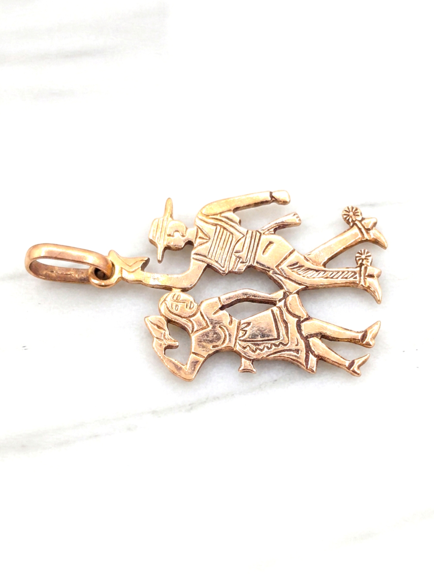 Colgante pareja huasos Oro 18k 1