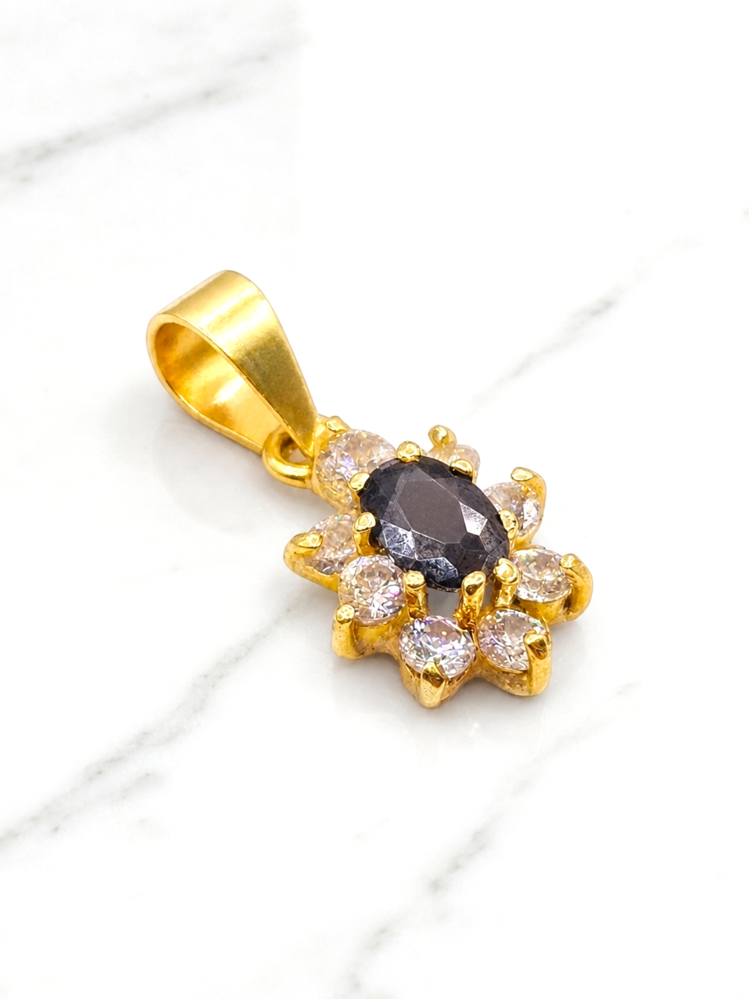 Colgante lady onix con circónes Oro 18k 2