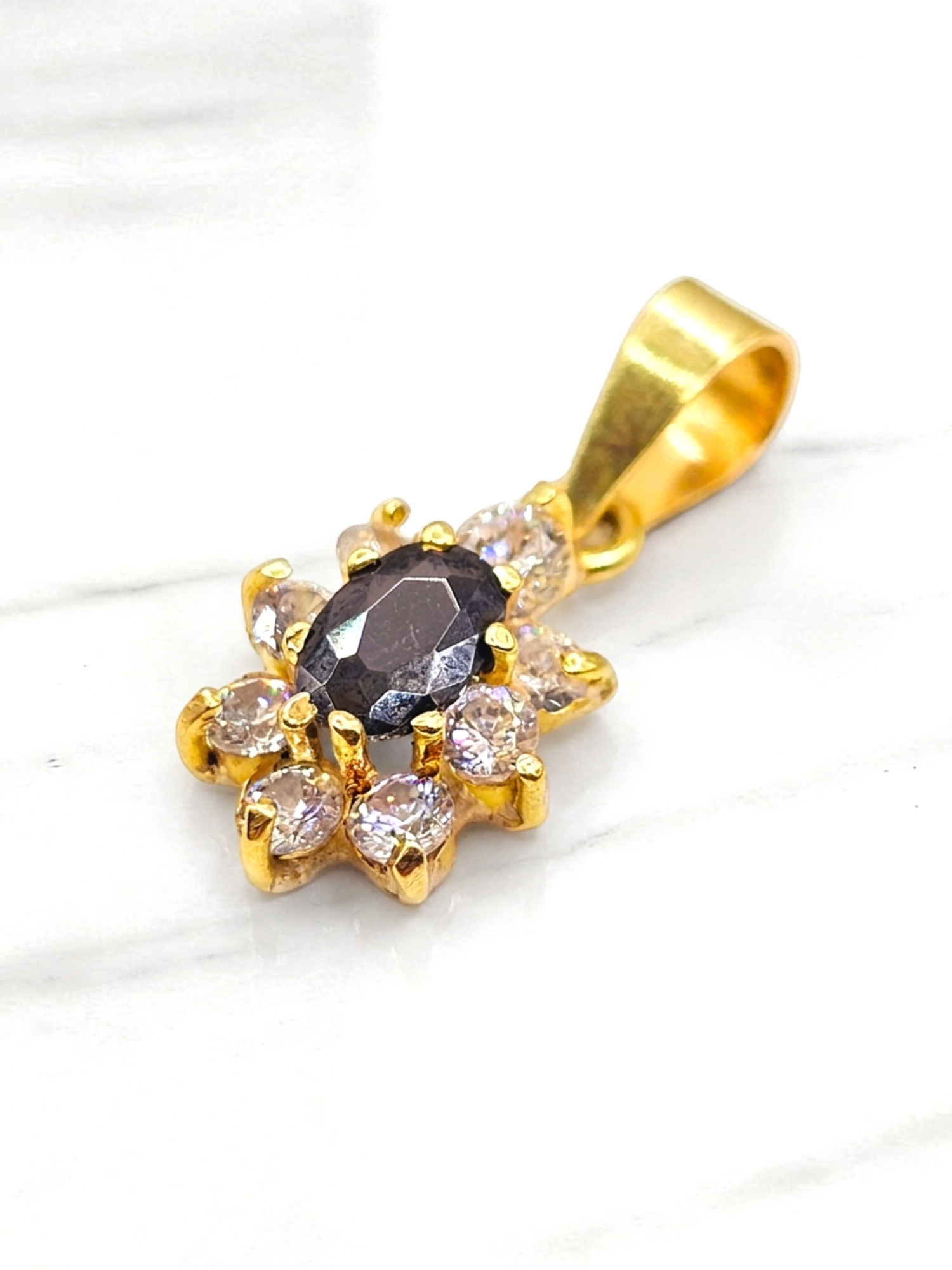 Colgante lady onix con circónes Oro 18k 3
