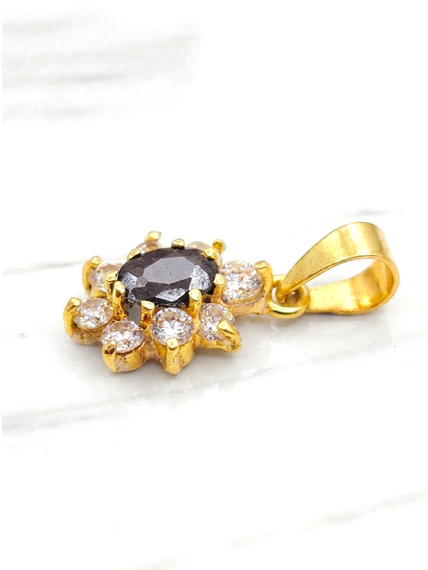 Colgante lady onix con circónes Oro 18k 4