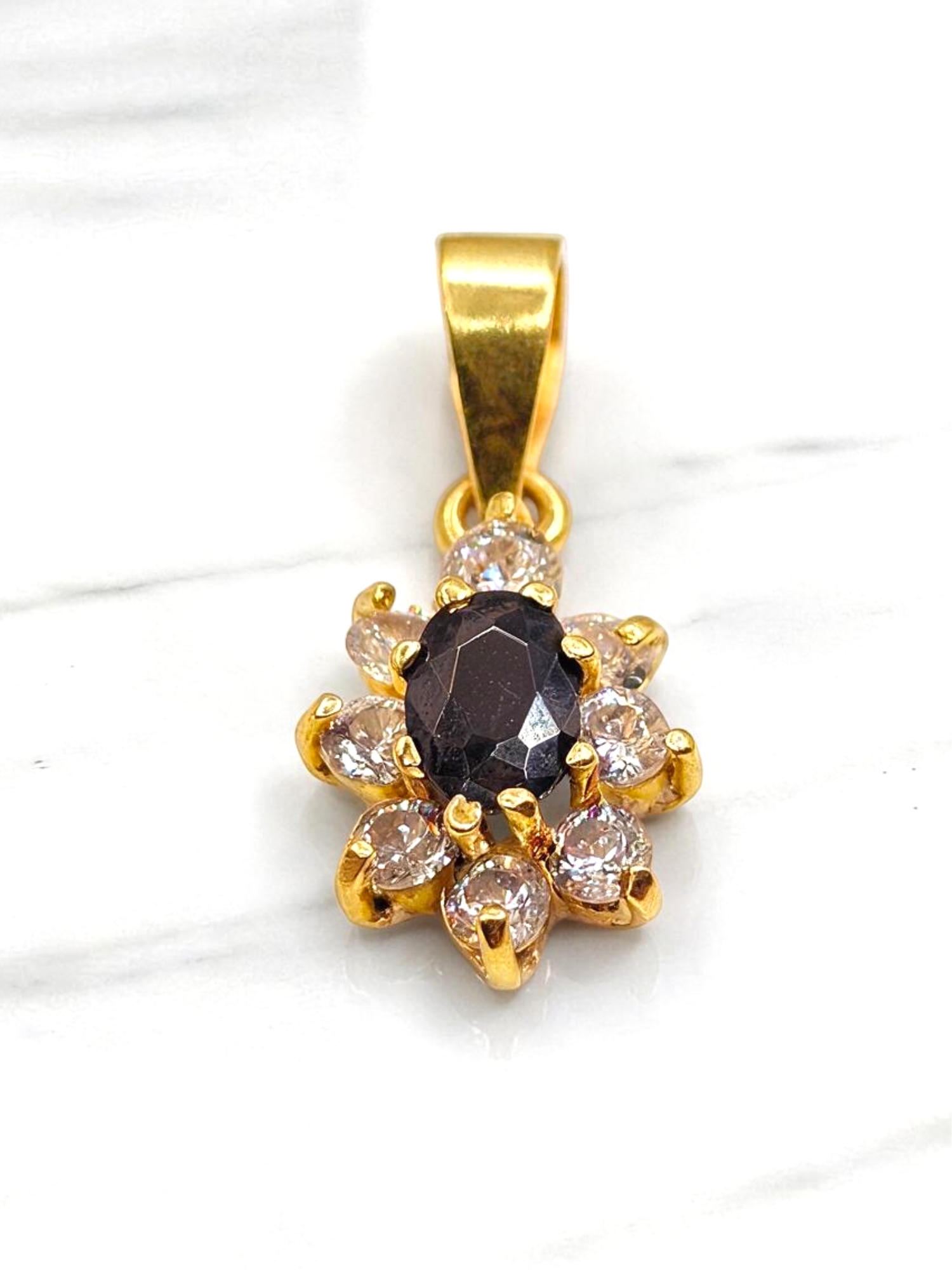 Colgante lady onix con circónes Oro 18k 1