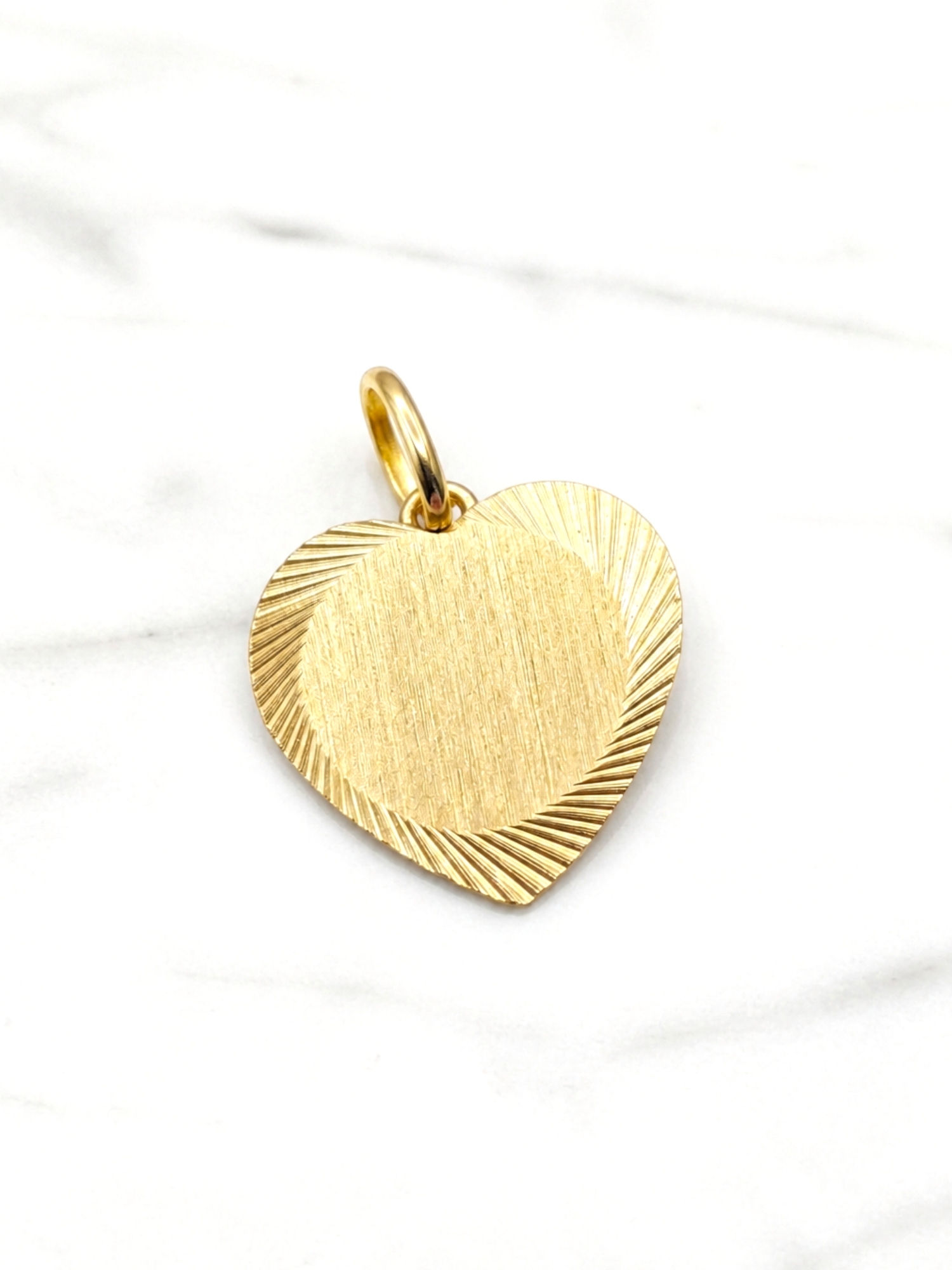 Colgante corazón tallado Oro 18k 1