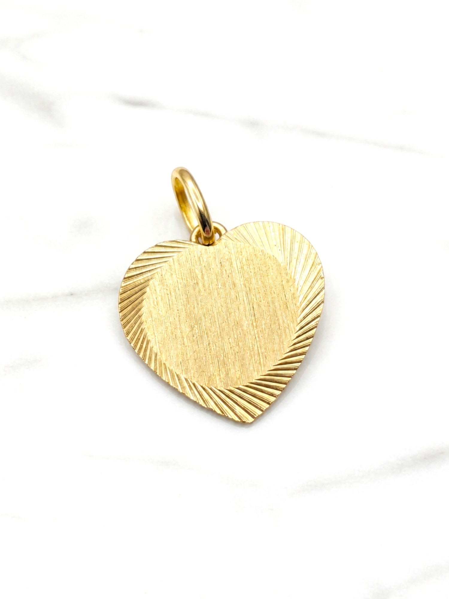 Colgante corazón tallado Oro 18k 2