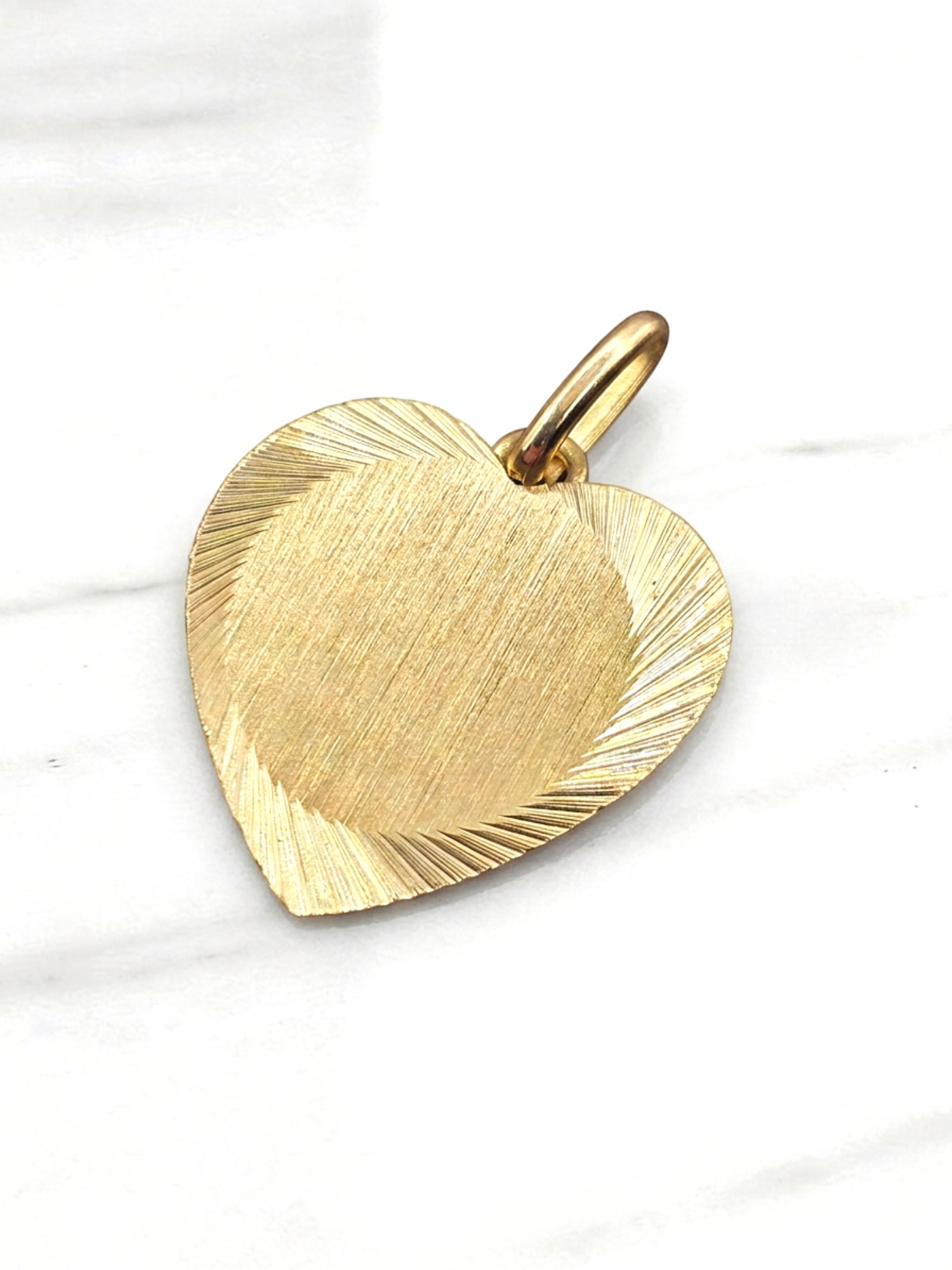 Colgante corazón tallado Oro 18k 4