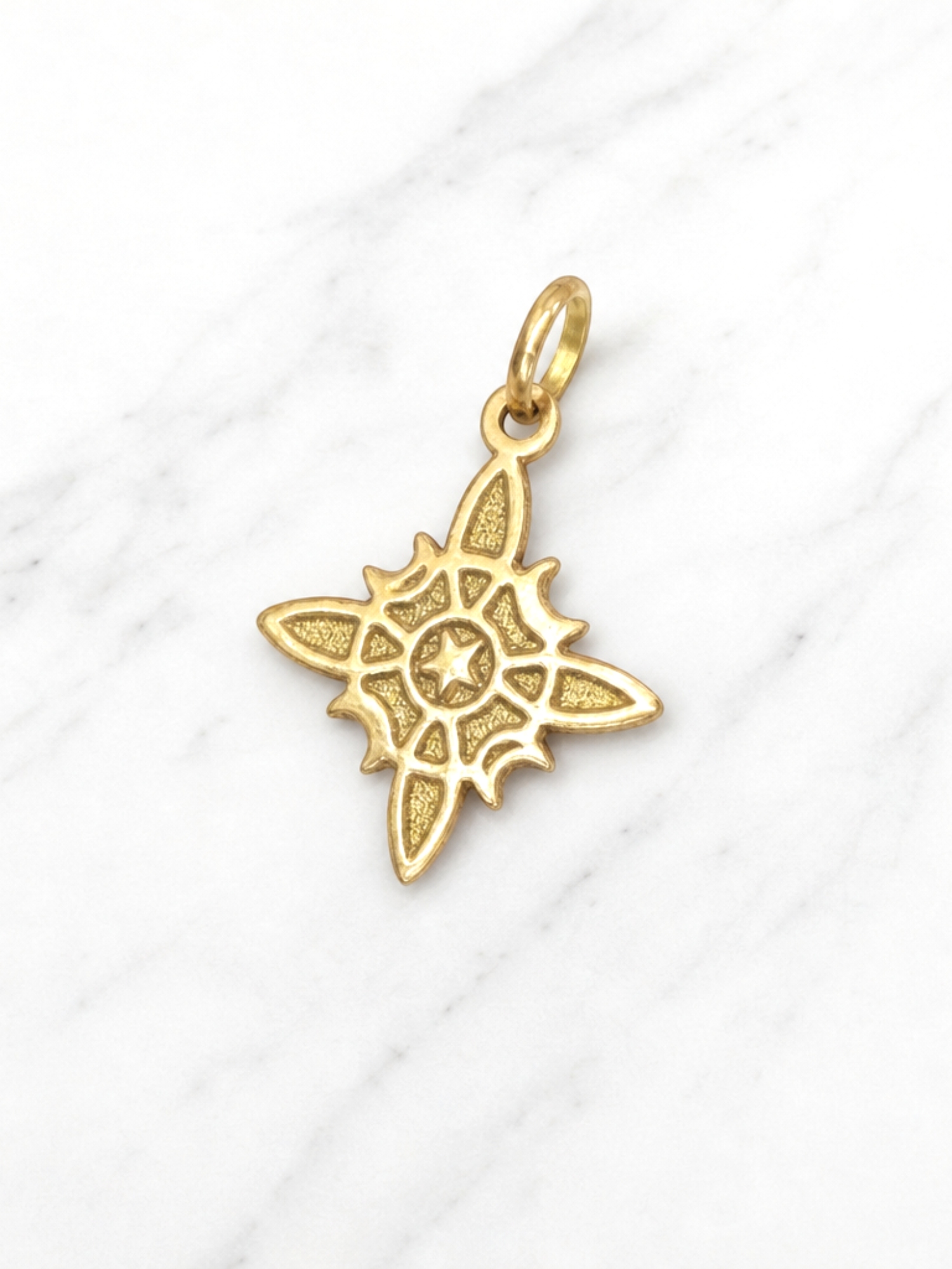 Colgante nudo de bruja Oro 18k 3