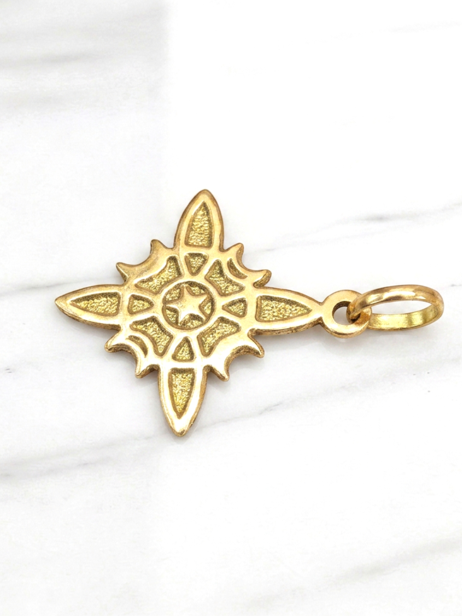 Colgante nudo de bruja Oro 18k 1
