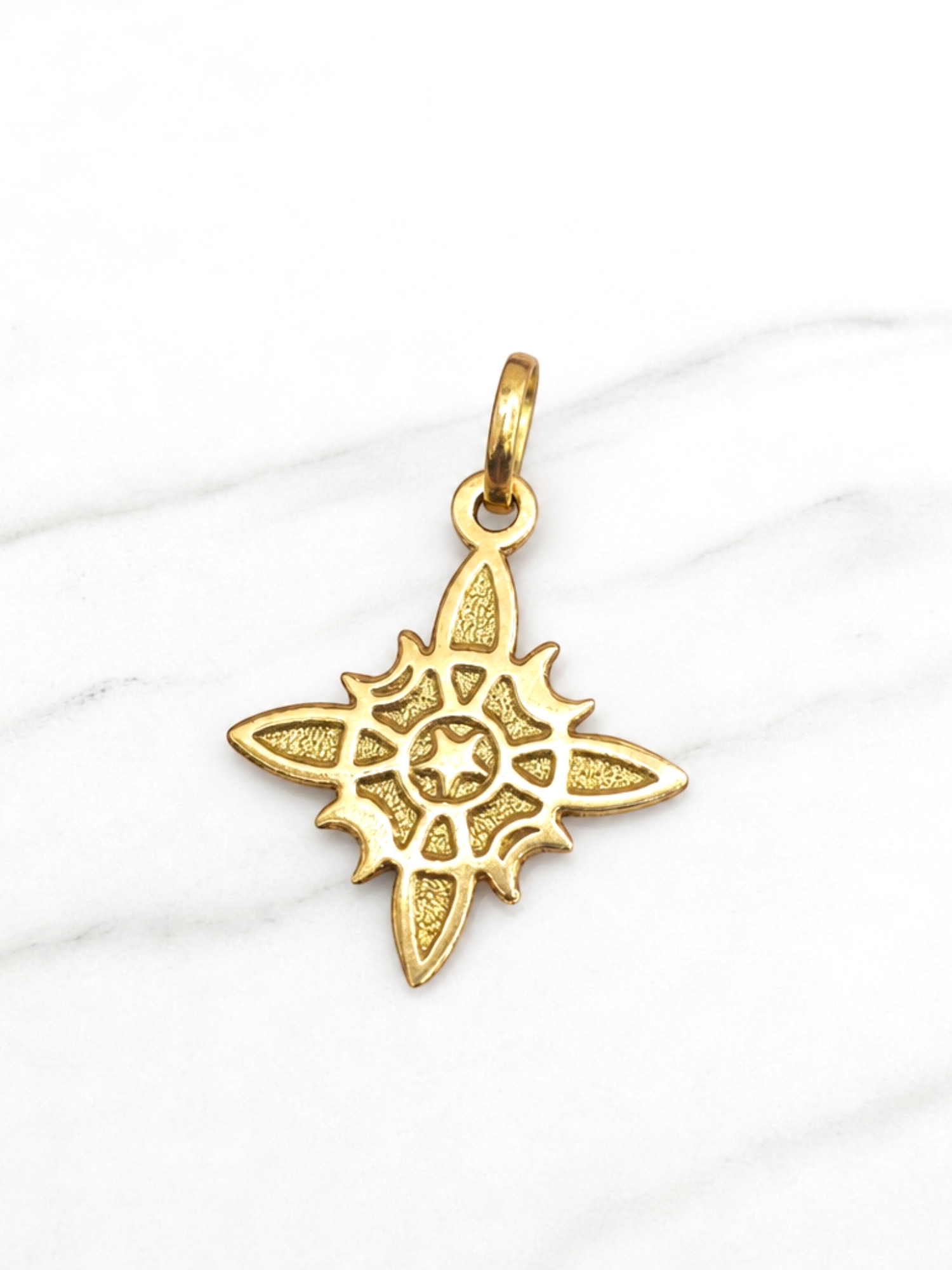 Colgante nudo de bruja Oro 18k 4
