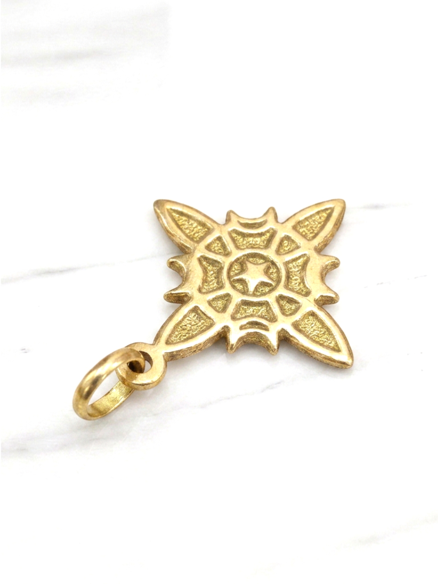 Colgante nudo de bruja Oro 18k 2